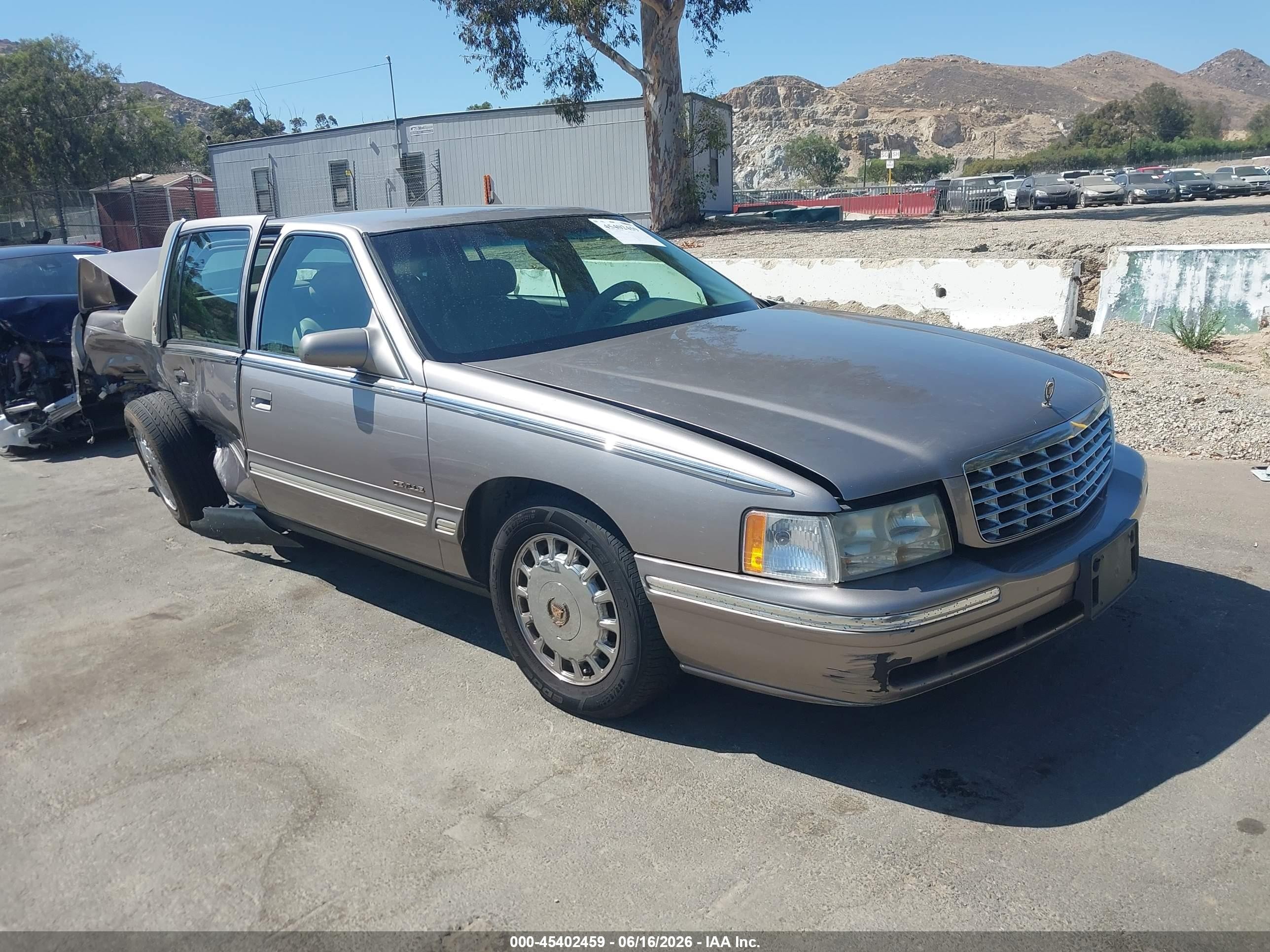 1997 Cadillac DeVille, VIN 1G6KD54Y5VU253246 — Бок