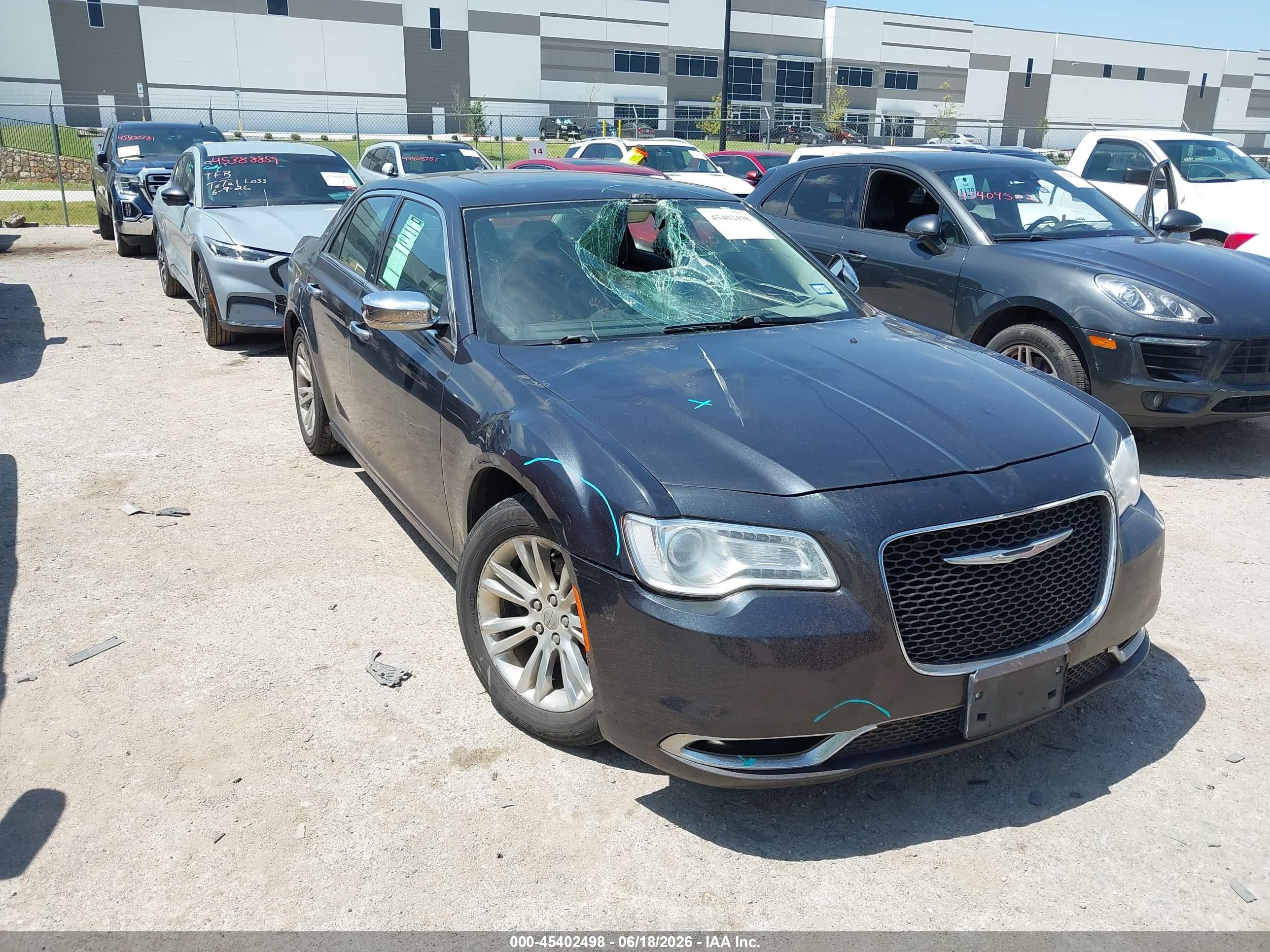 2016 Chrysler 300 C, VIN 2C3CCAEG7GH212100 — Front end