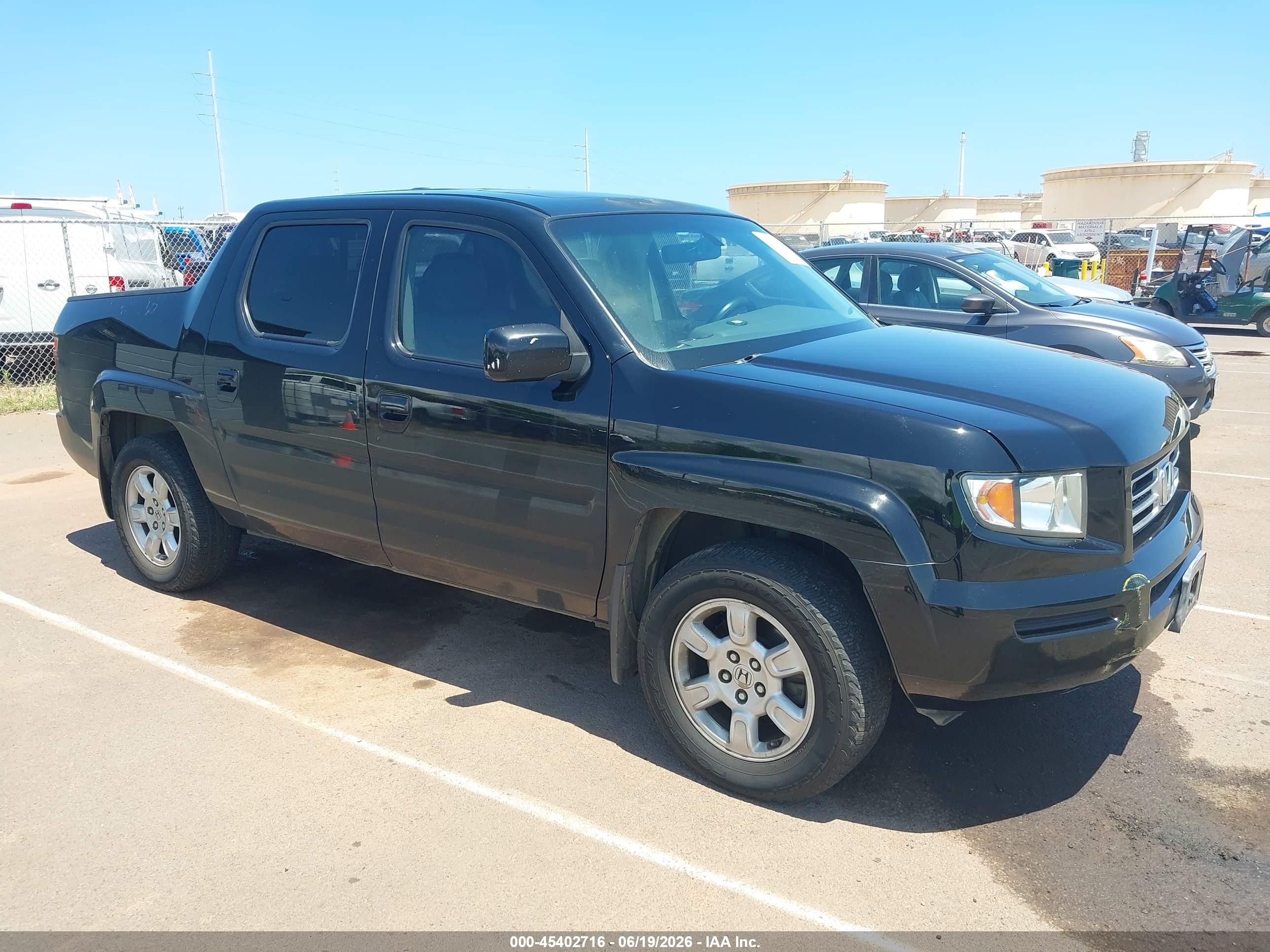 2007 Honda Ridgeline RTL, VIN 2HJYK16517H515516 — Front end