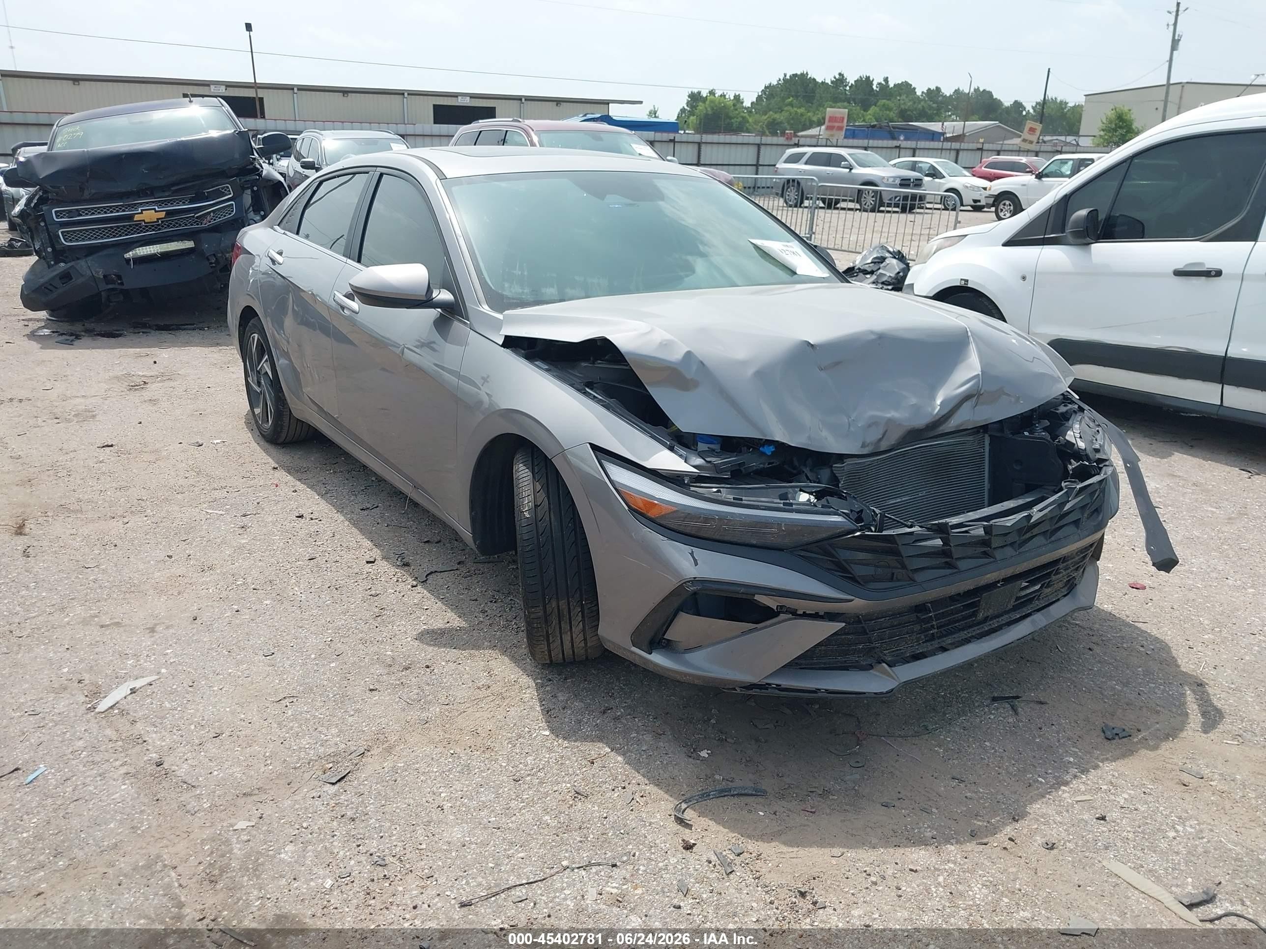 2024 Hyundai Elantra SEL, VIN KMHLS4DGXRU746396 — Front end