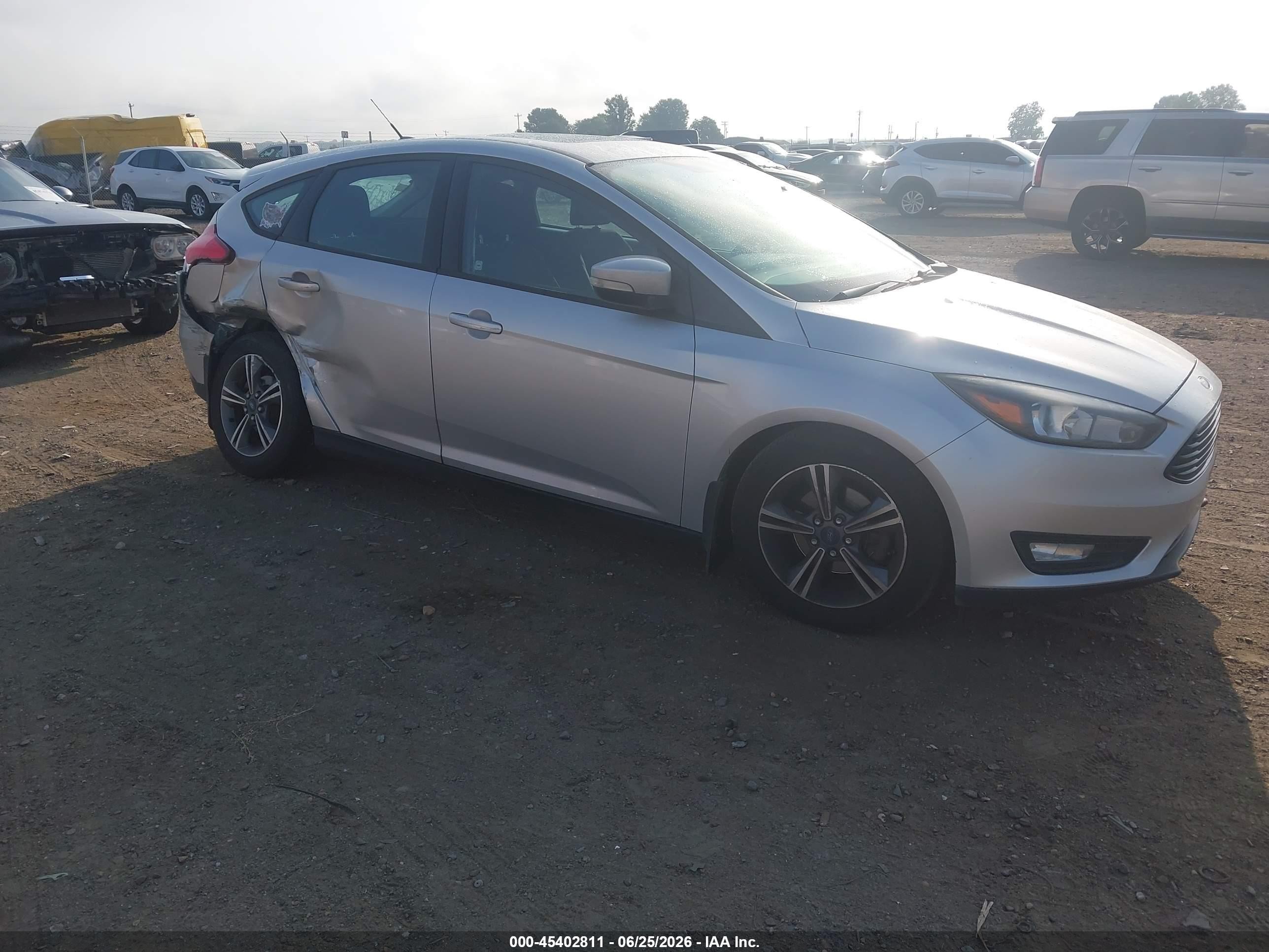 2016 Ford Focus SE, VIN 1FADP3KEXGL236631 — Бок