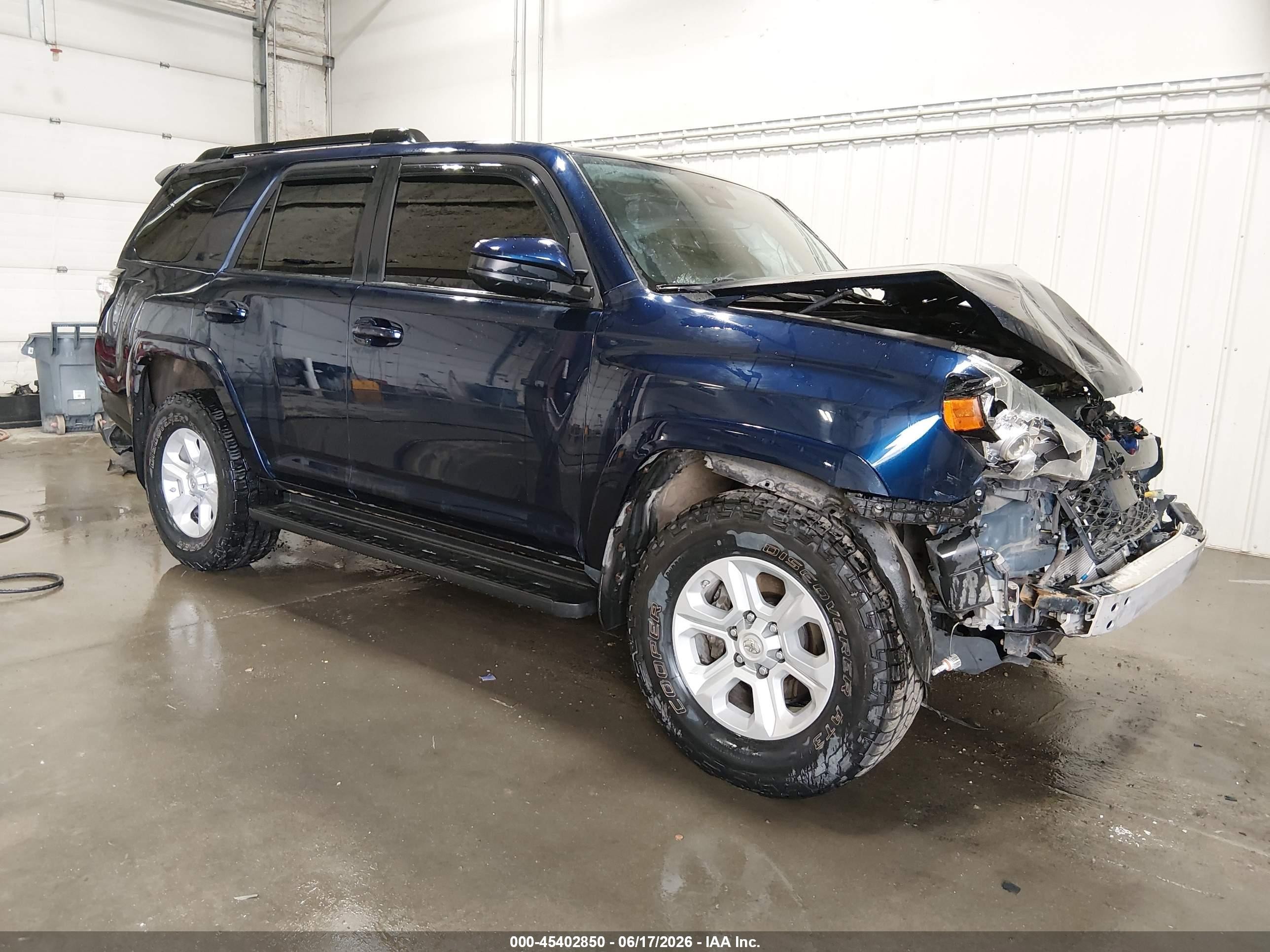 2020 Toyota 4Runner TRD Pro, VIN JTEBU5JR4L5801279 — Перед