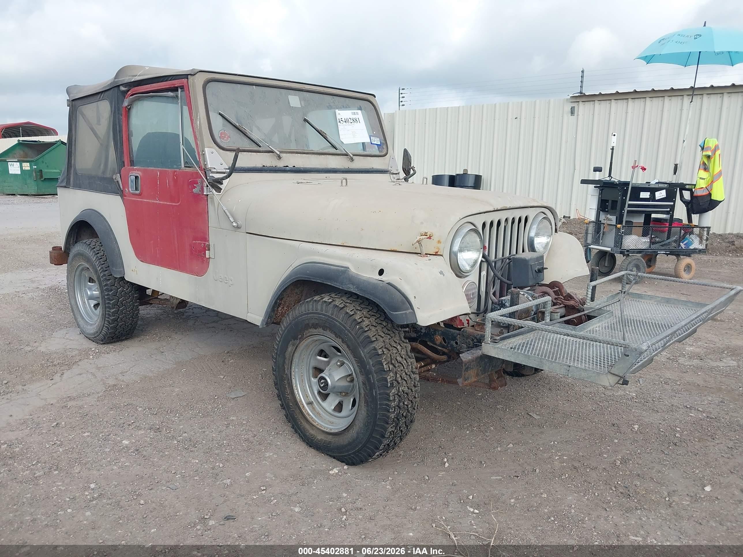 1983 Jeep CJ CJ7, VIN 1JCCM87A8DT020725 — Бок