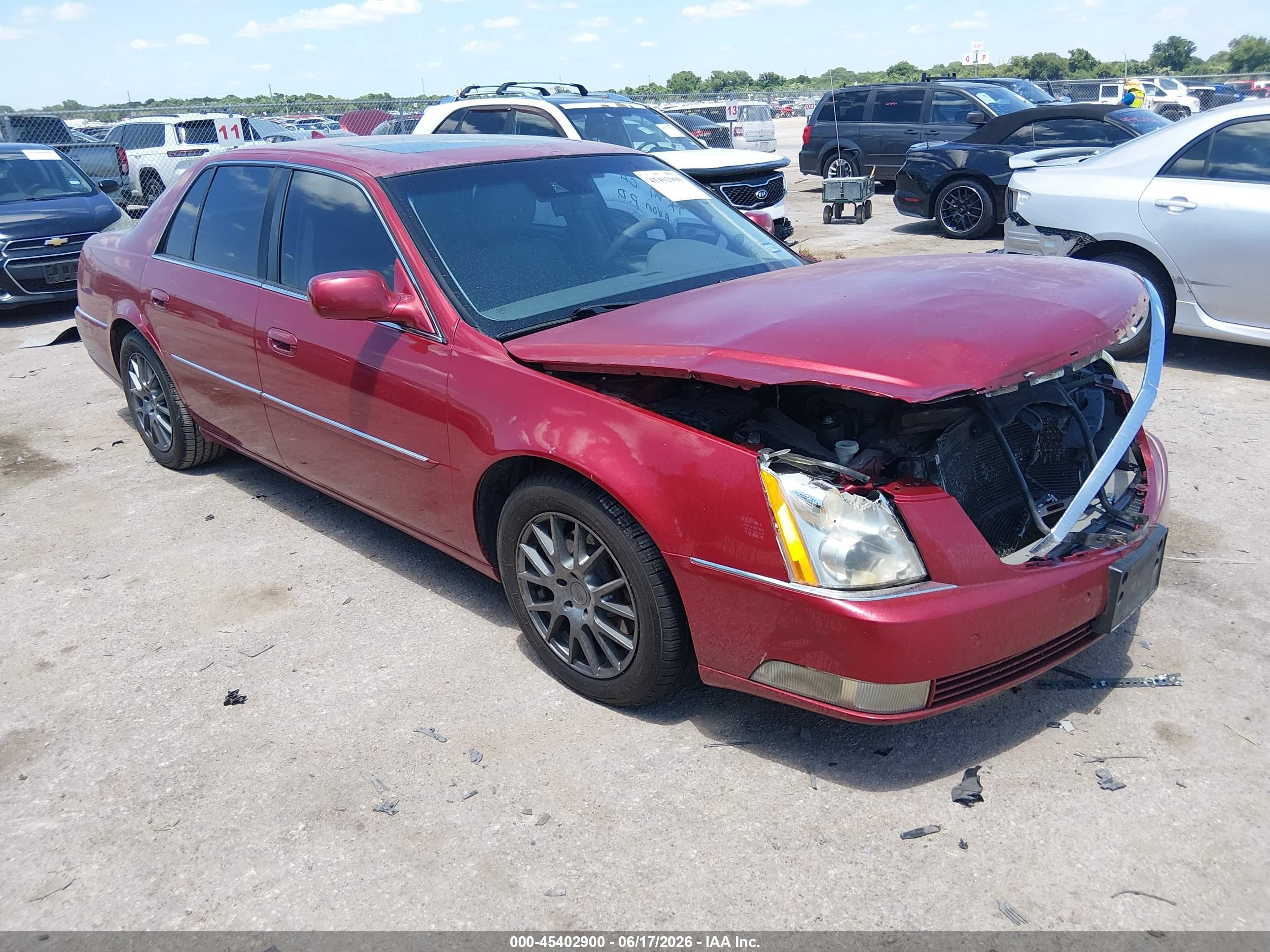 2010 Cadillac DTS 1SD, VIN 1G6KH5EY3AU117114 — Front end