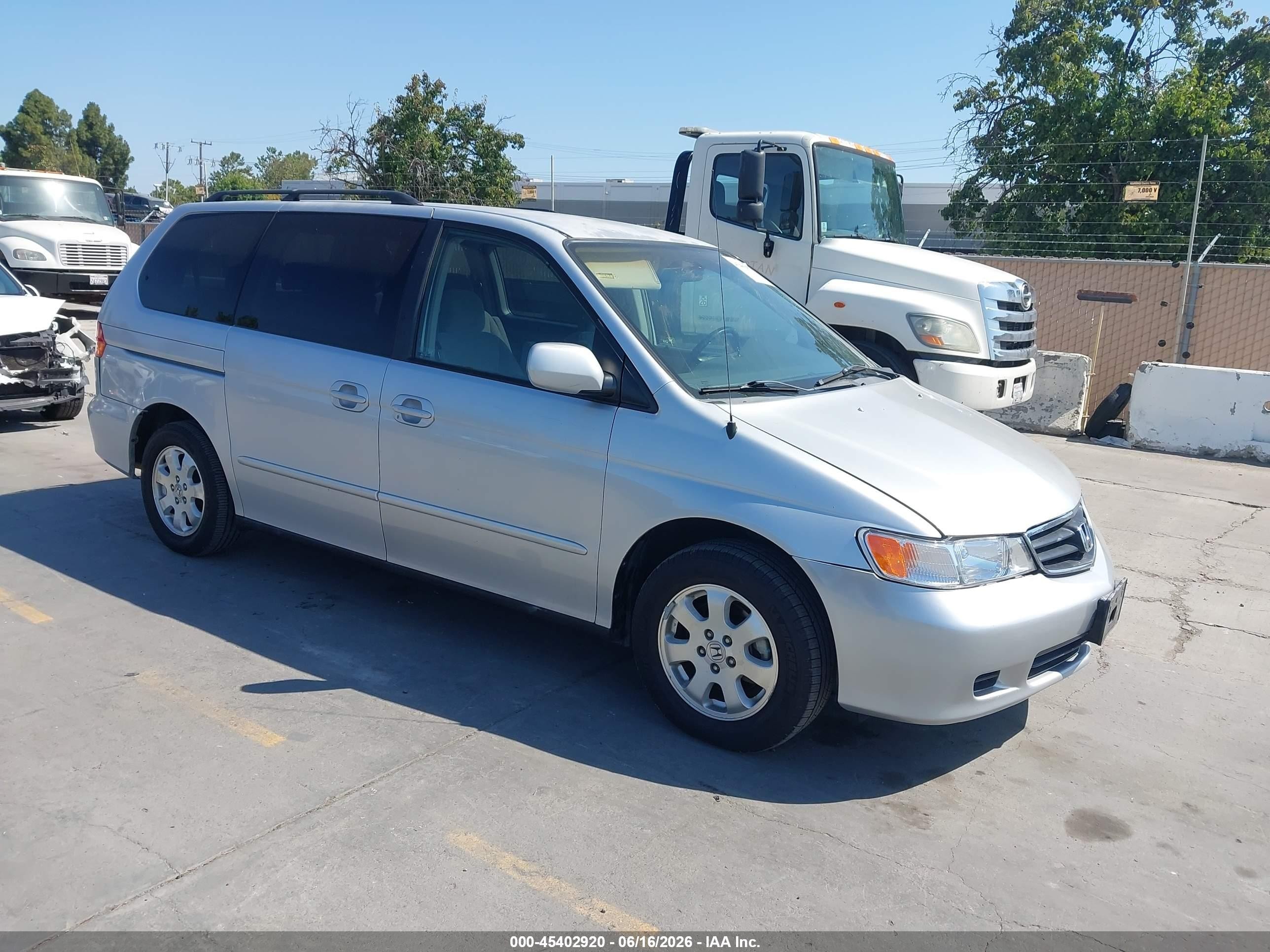 2002 Honda Odyssey EX, VIN 2HKRL18602H533243 — Rear end