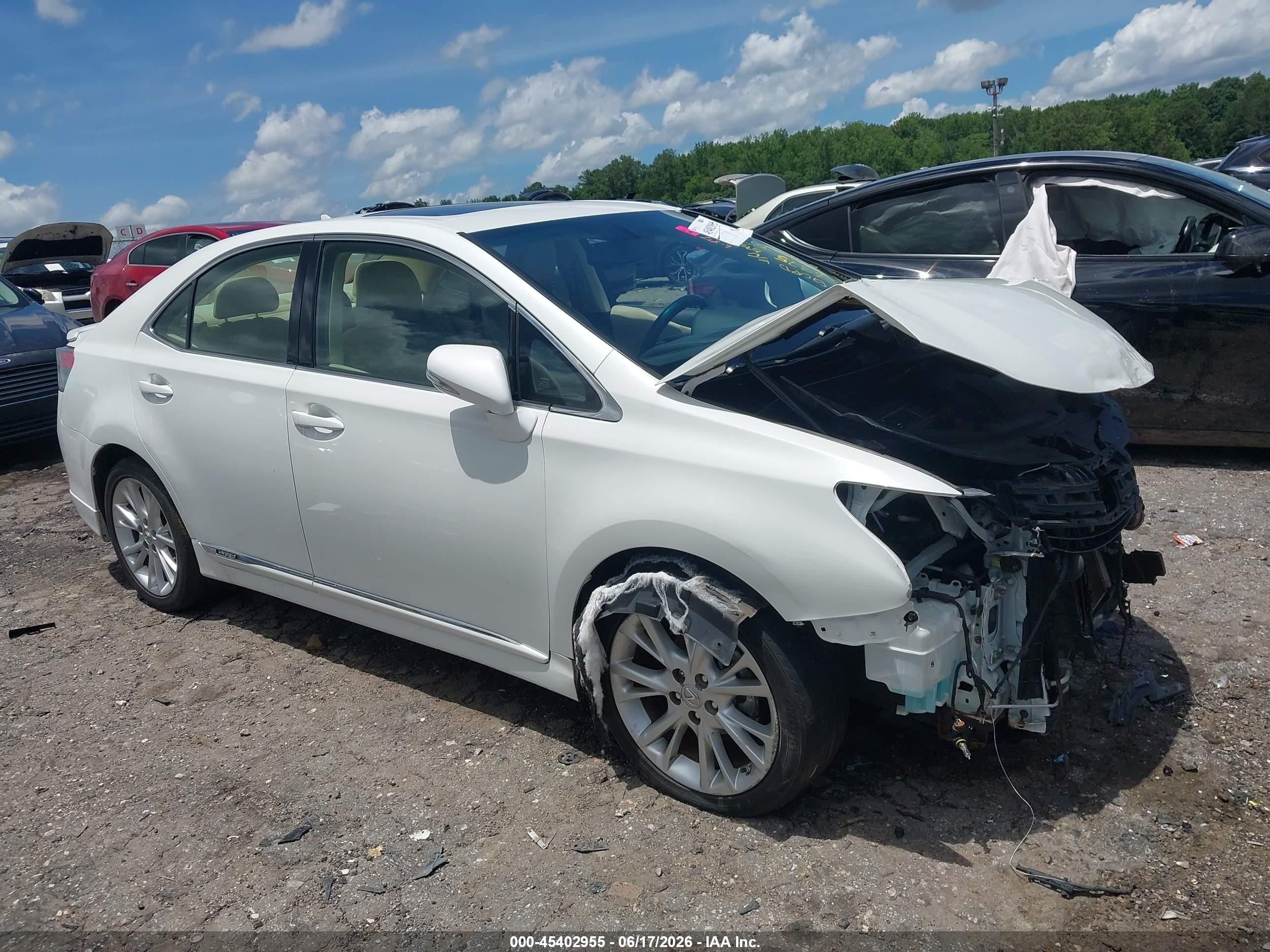 2010 Lexus HS 250h Premium, VIN JTHBB1BA2A2026375 — Front end