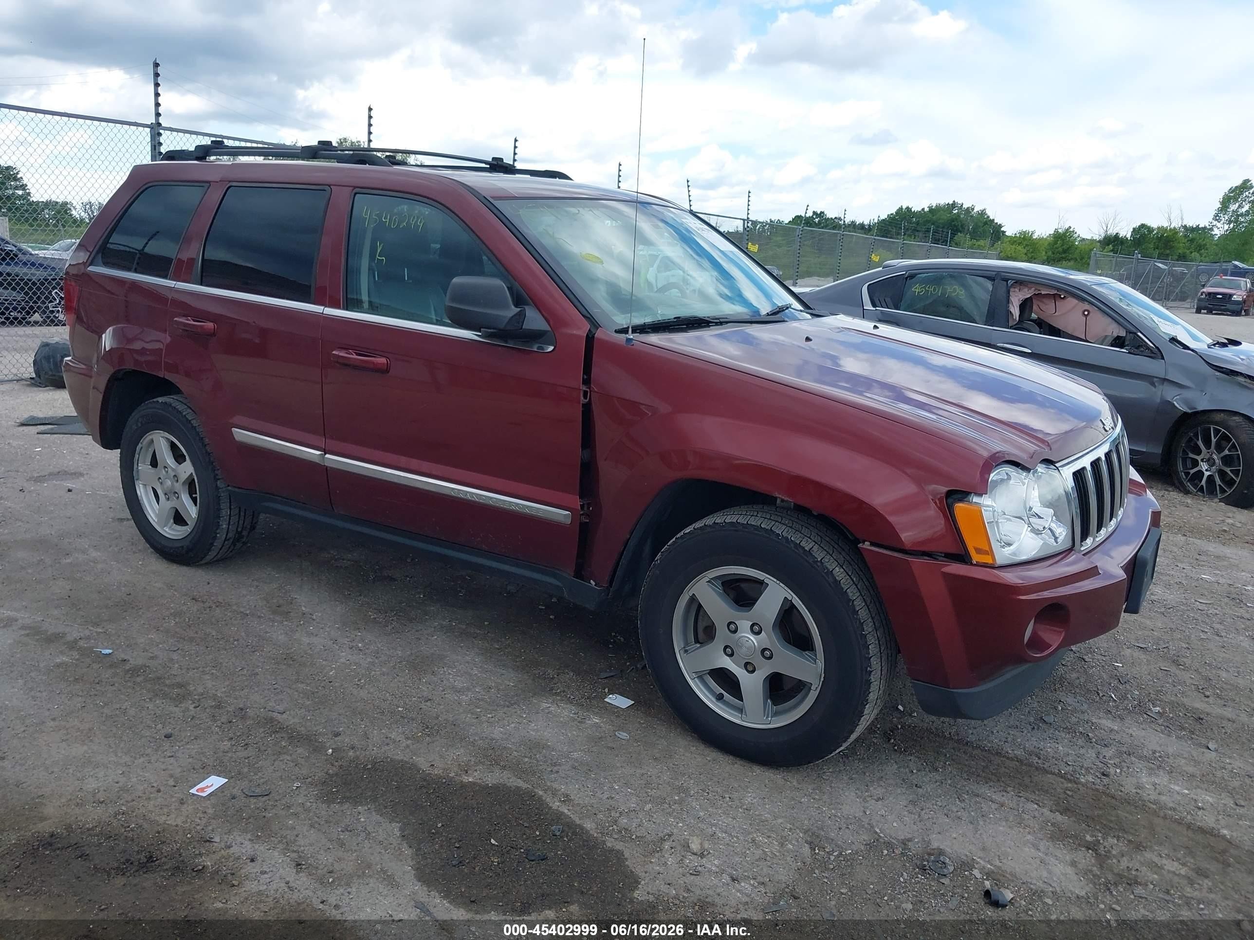 2007 Jeep Grand Cherokee Limited, VIN 1J8HR58P27C532164 — Side