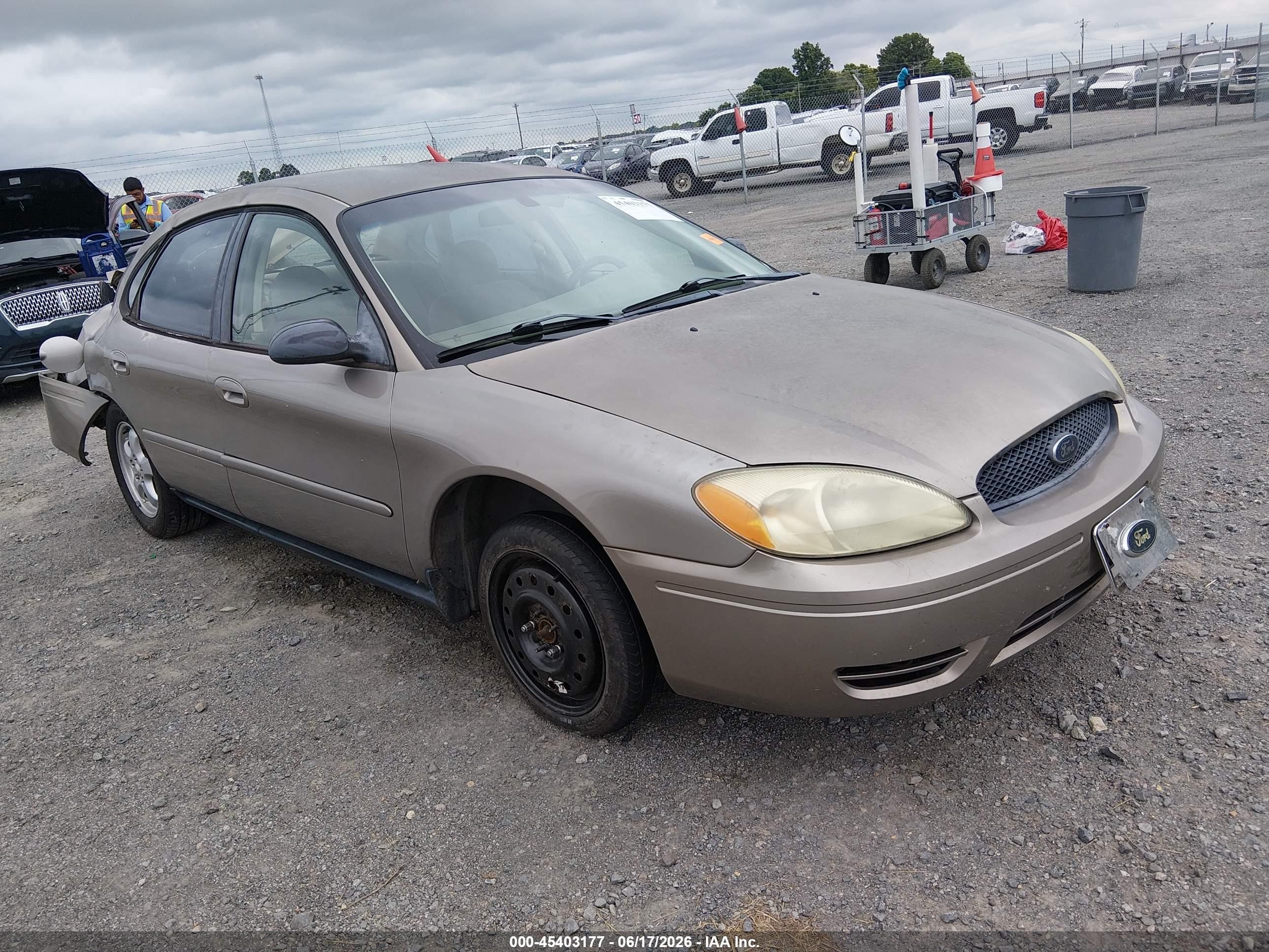 2004 Ford Taurus SES, VIN 1FAFP55U24G189624 — Rear end