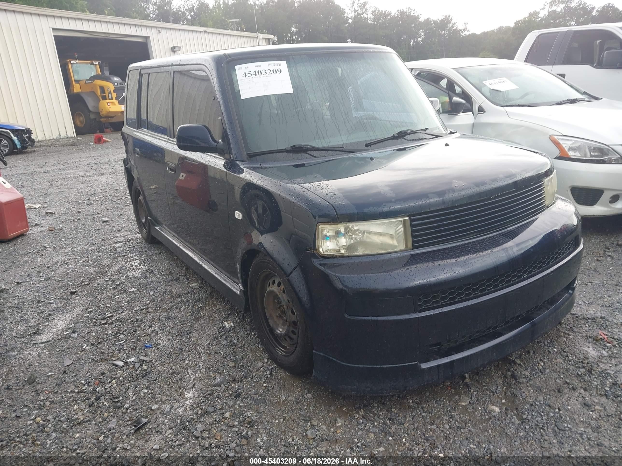 2004 Scion xB, VIN JTLKT324440164847 — Rear end
