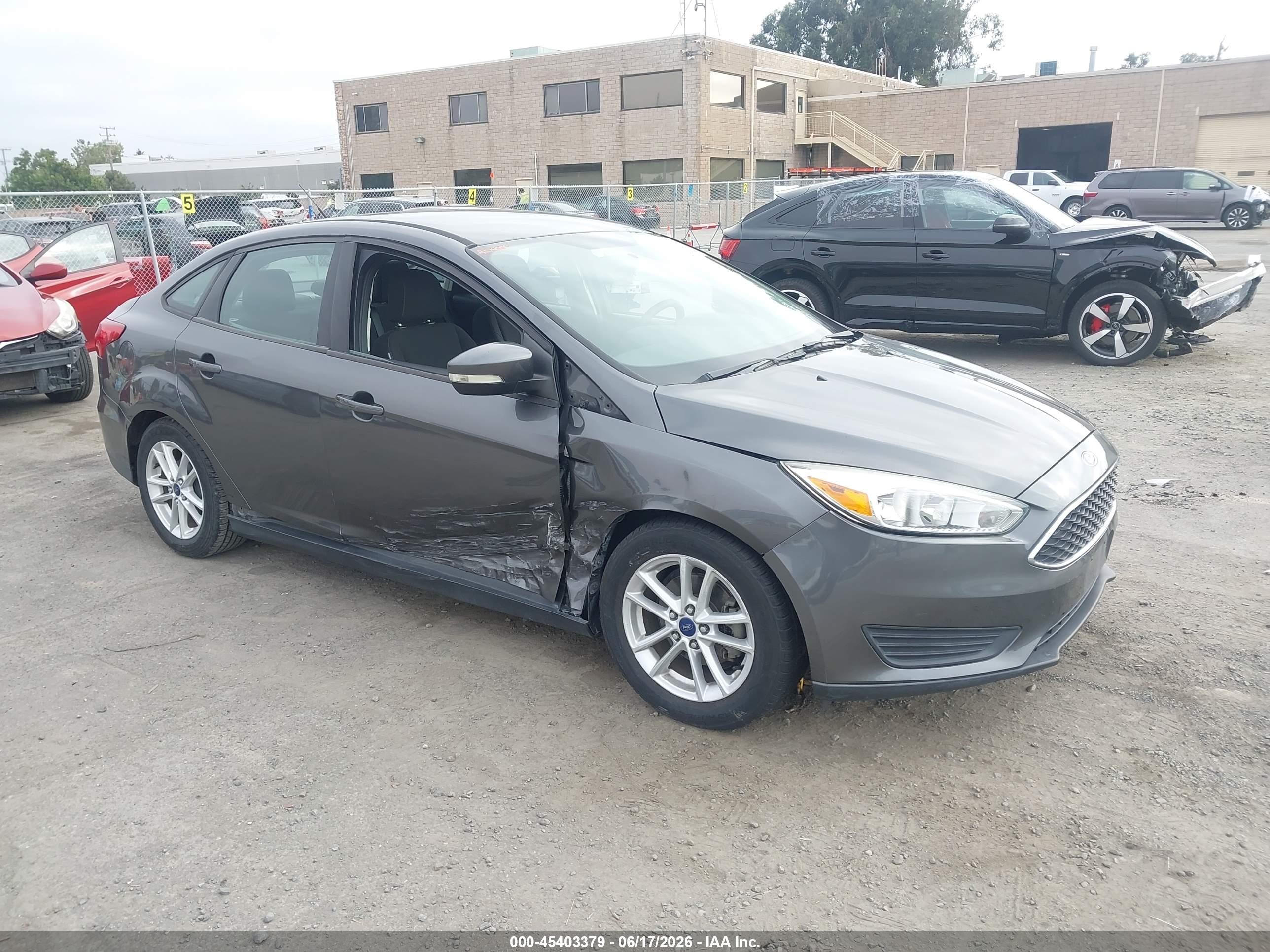 2015 Ford Focus SE, VIN 1FADP3F20FL294665 — Front end