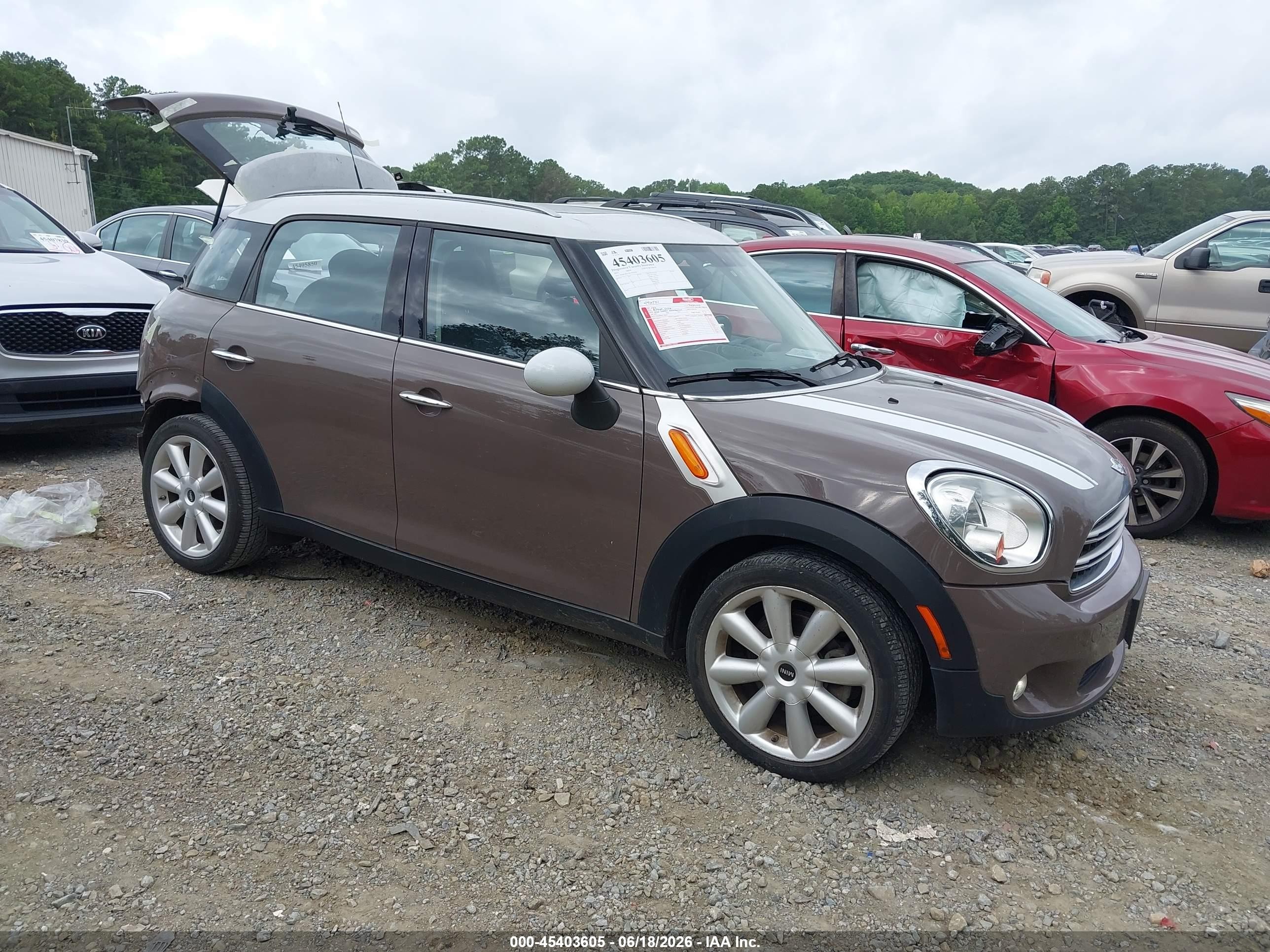 2015 MINI Countryman, VIN WMWZB3C54FWR42940 — Rear end