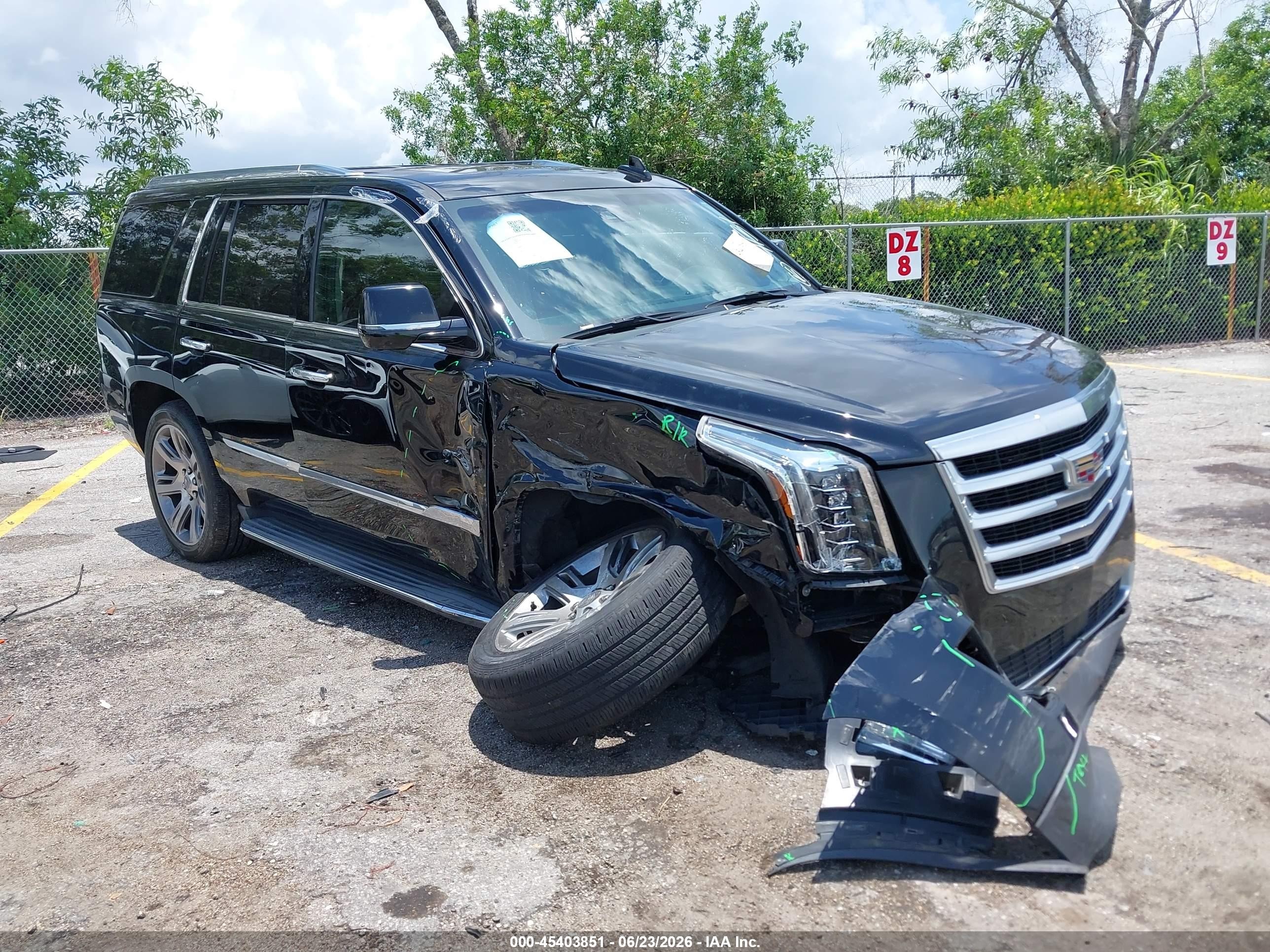 2015 Cadillac Escalade Premium, VIN 1GYS4NKJXFR514131 — Front end