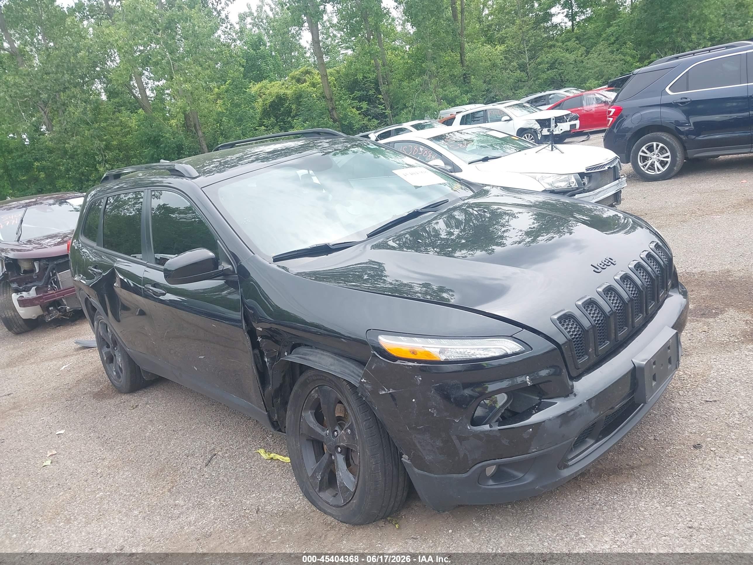 2016 Jeep Cherokee Latitude, VIN 1C4PJLCB2GW125292 — Бок