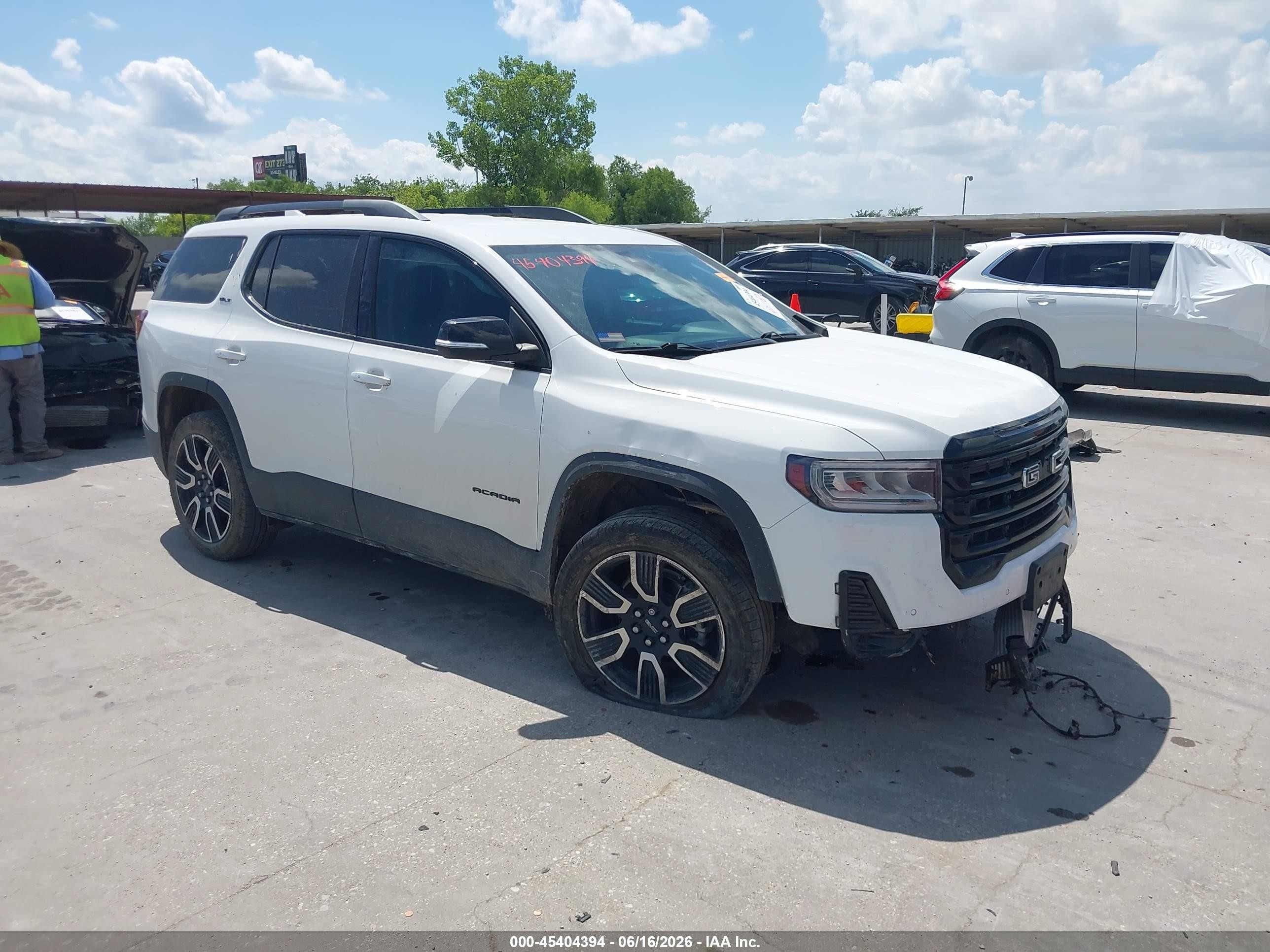 2021 GMC Acadia SLT, VIN 1GKKNML45MZ210695 — Front end