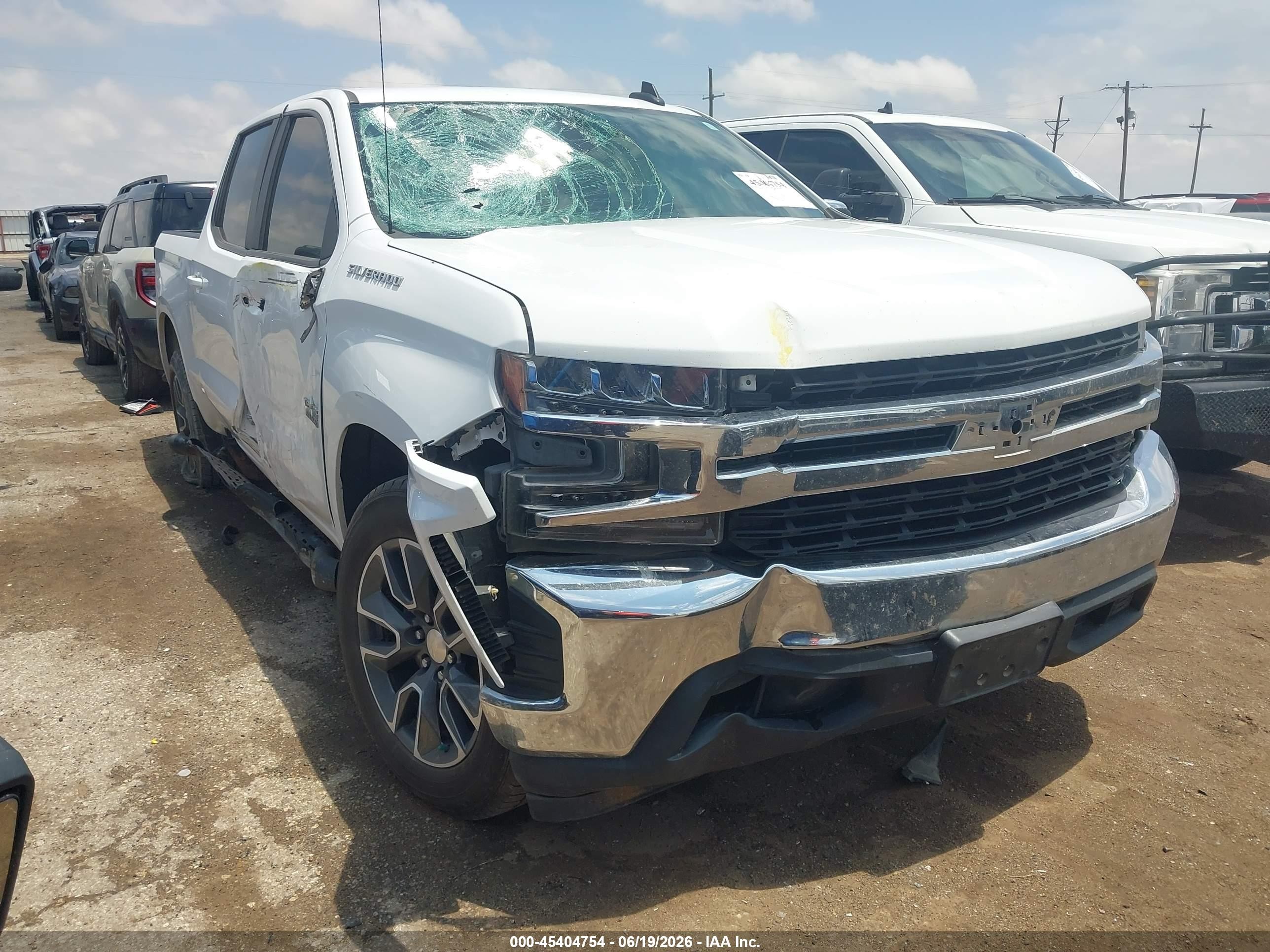 2021 Chevrolet Silverado 1500 LT, VIN 3GCPWCED6MG121711 — Front end