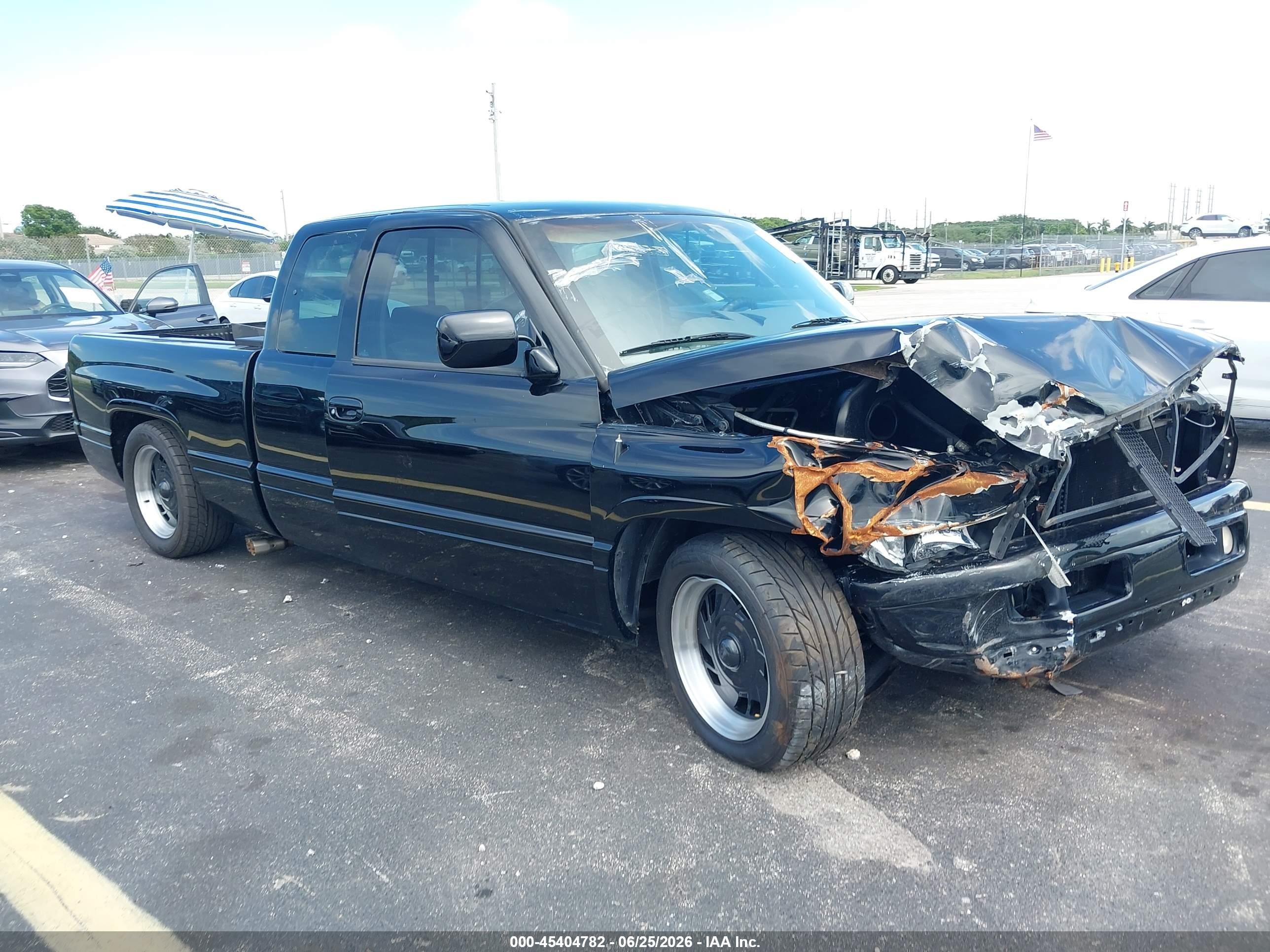 1995 Dodge 1500, VIN 3B7HC13Z9SM187927 — Front end