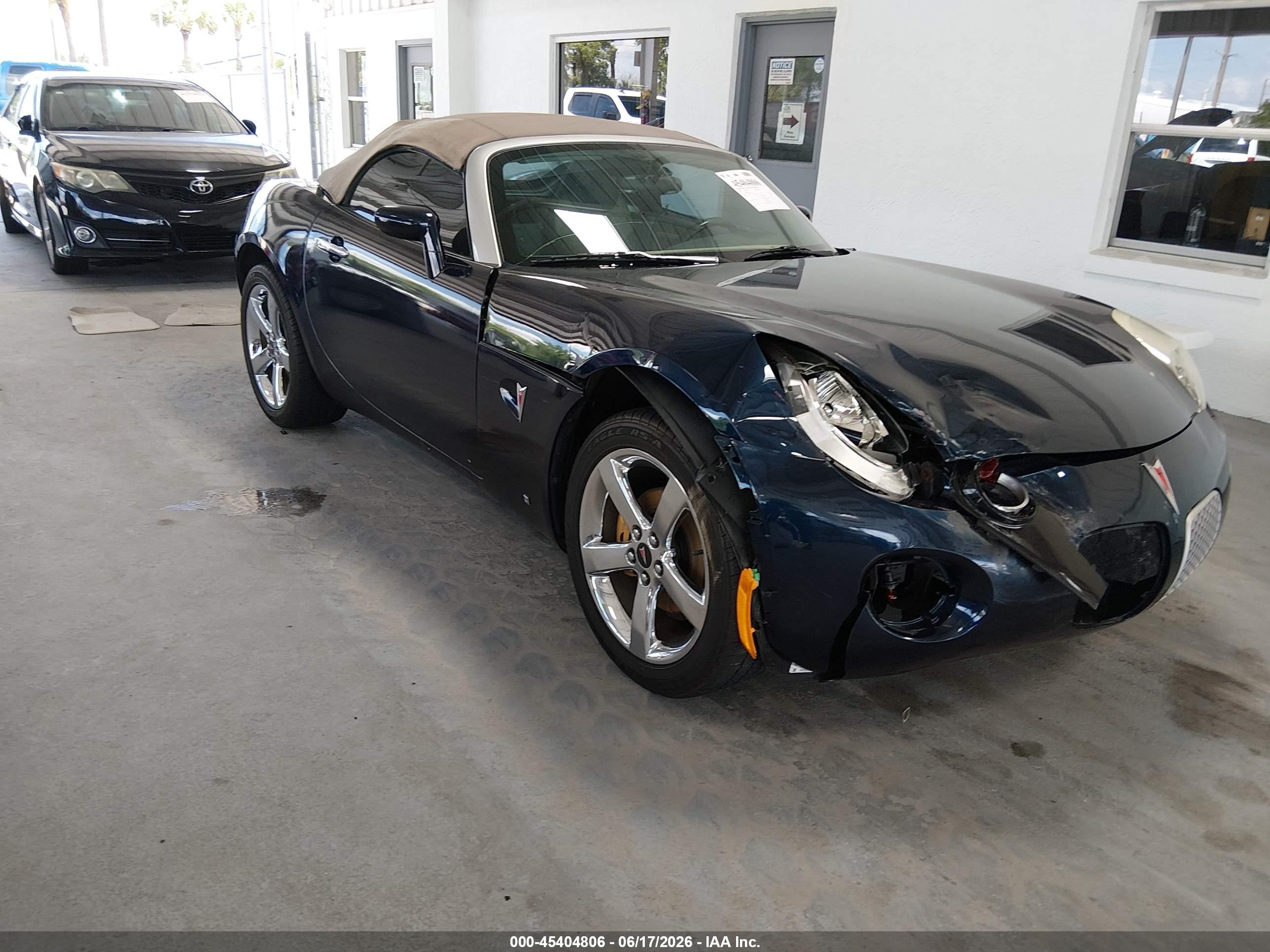 2007 Pontiac Solstice, VIN 1G2MB35B27Y113889 — Front end