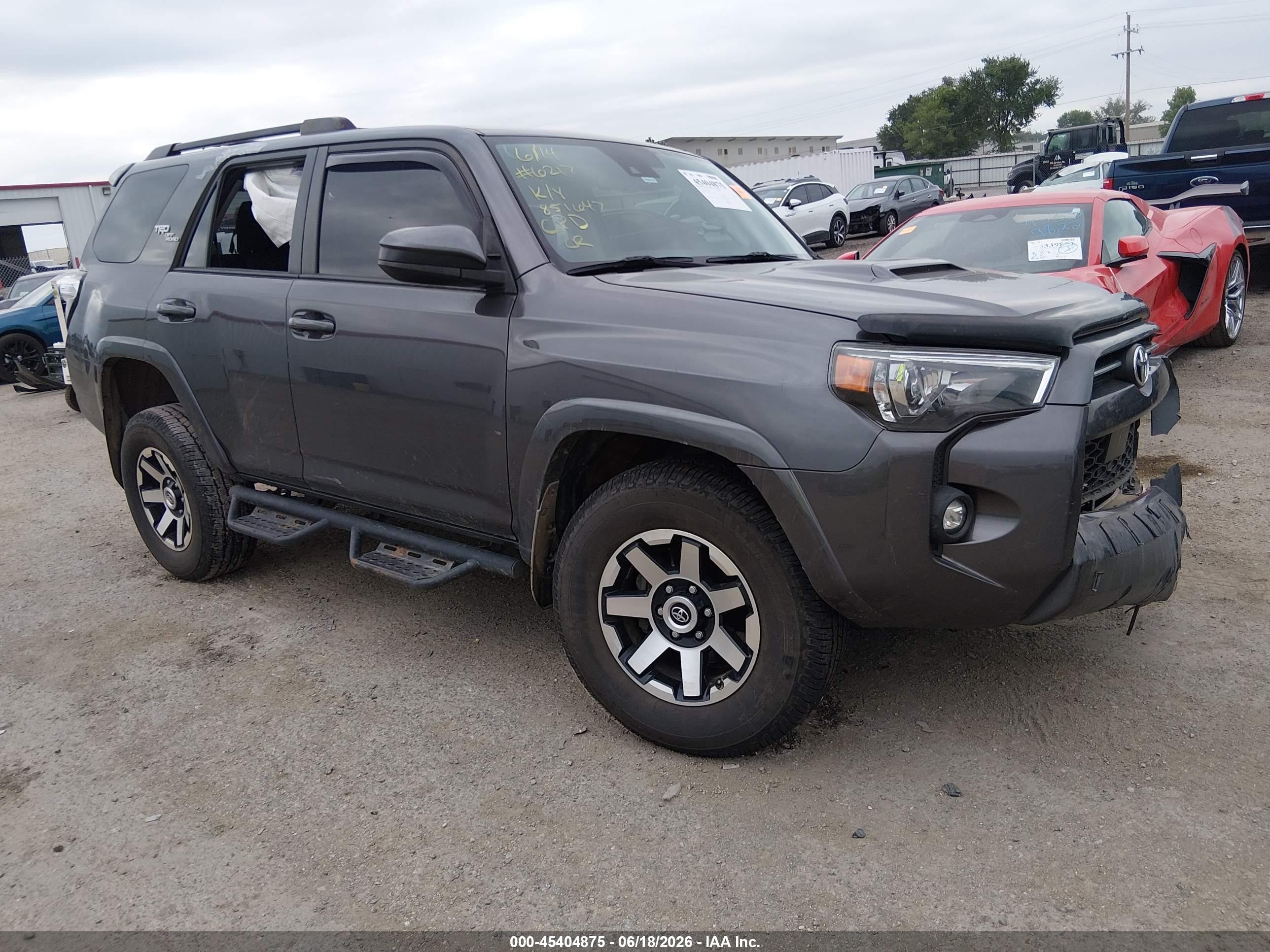 2021 Toyota 4Runner TRD Off Road, VIN JTEPU5JR5M5851647 — Front end