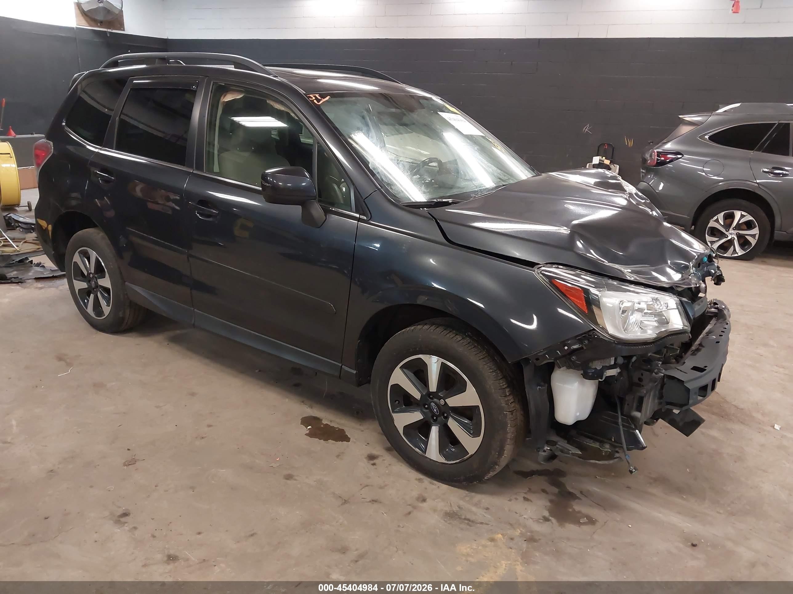 2018 Subaru Forester Limited, VIN JF2SJALCXJH572408 — Перед