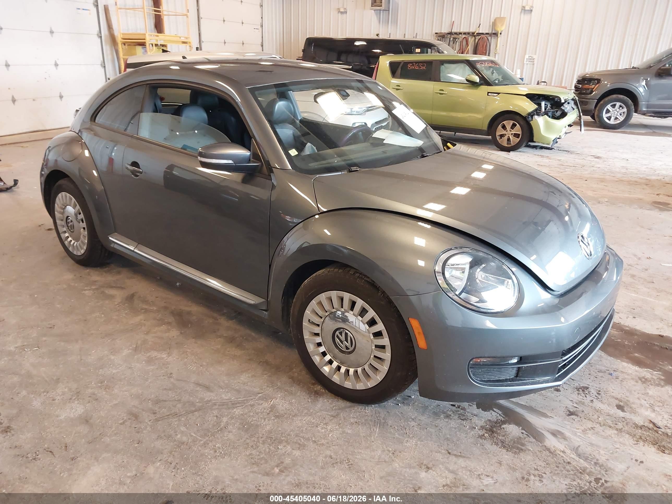 2016 Volkswagen Beetle SE, VIN 3VWJ17AT5GM635187 — Side