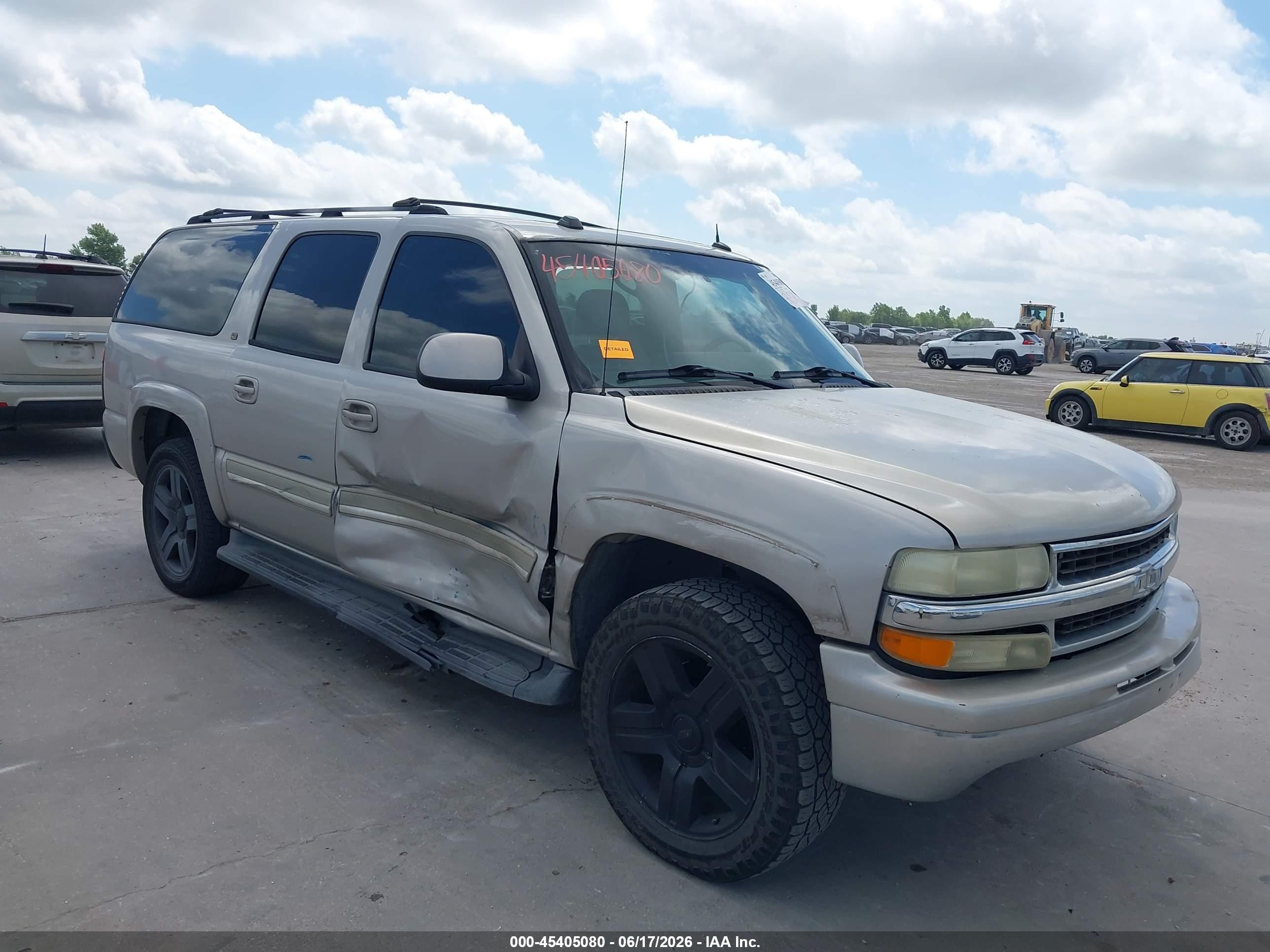 2005 Chevrolet Suburban Z71, VIN 3GNEC16Z55G117043 — Side