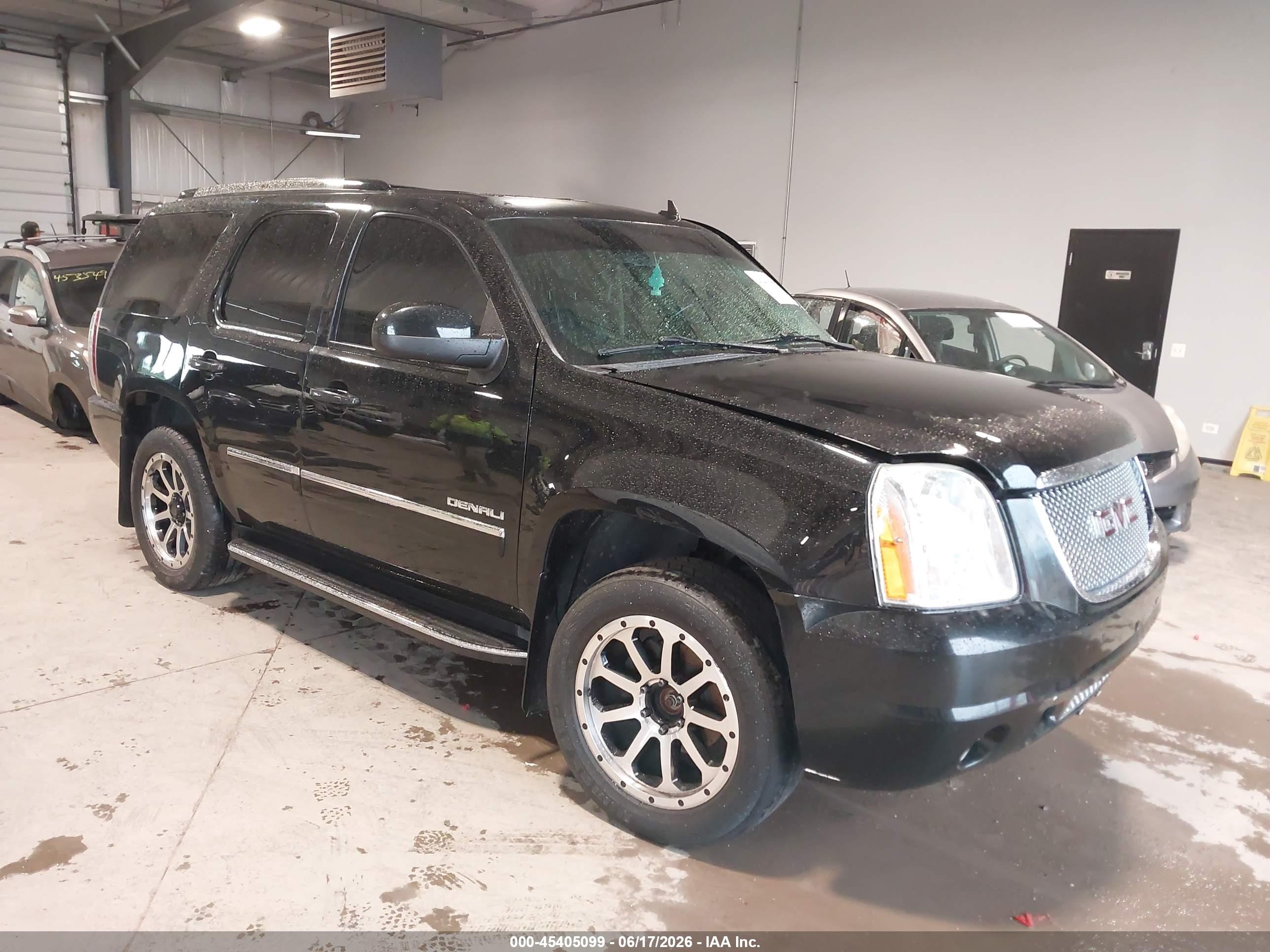 2013 GMC Yukon Denali, VIN 1GKS2EEF2DR318575 — Side
