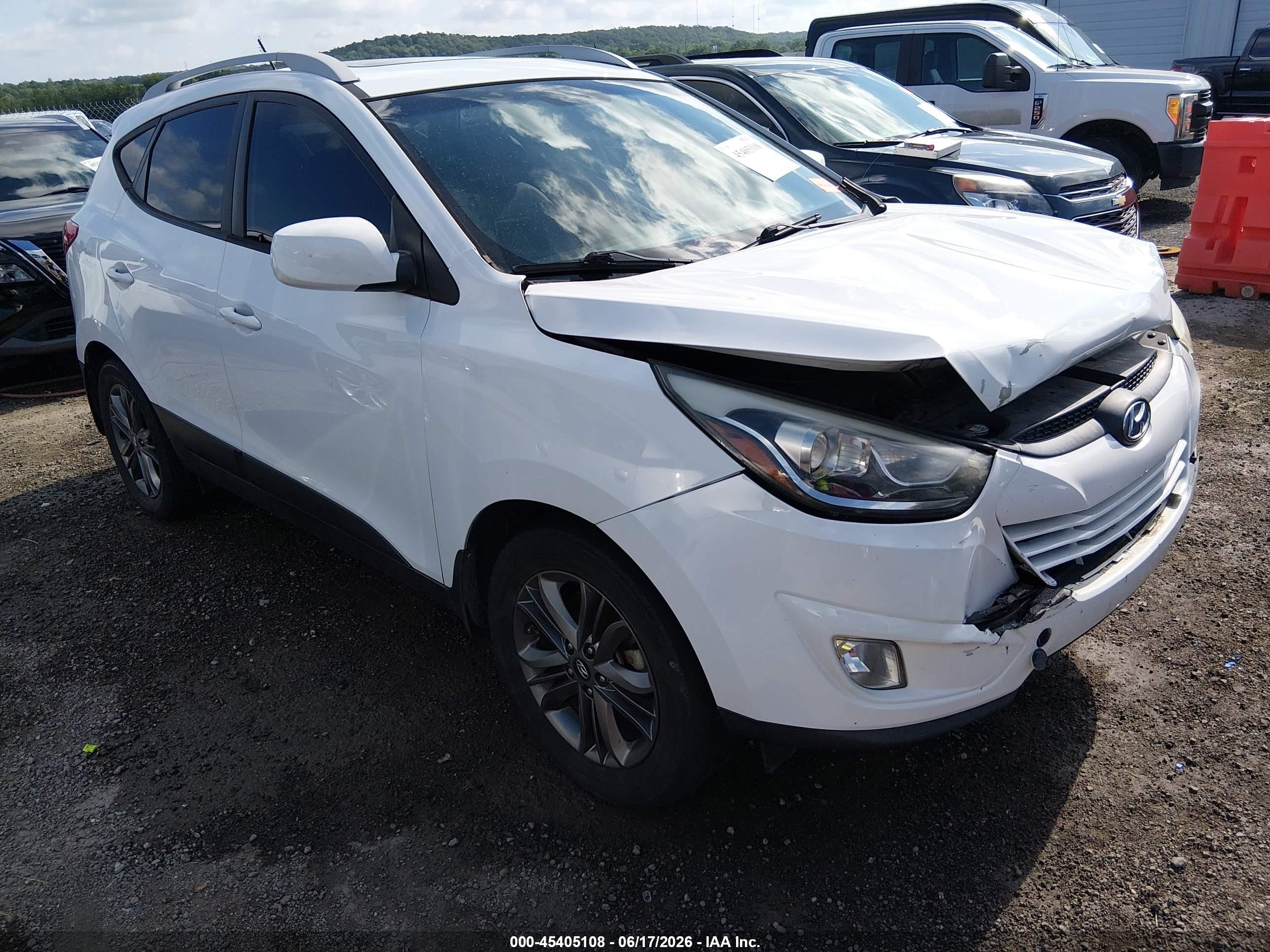 2014 Hyundai Tucson SE, VIN KM8JU3AG7EU880017 — Перед