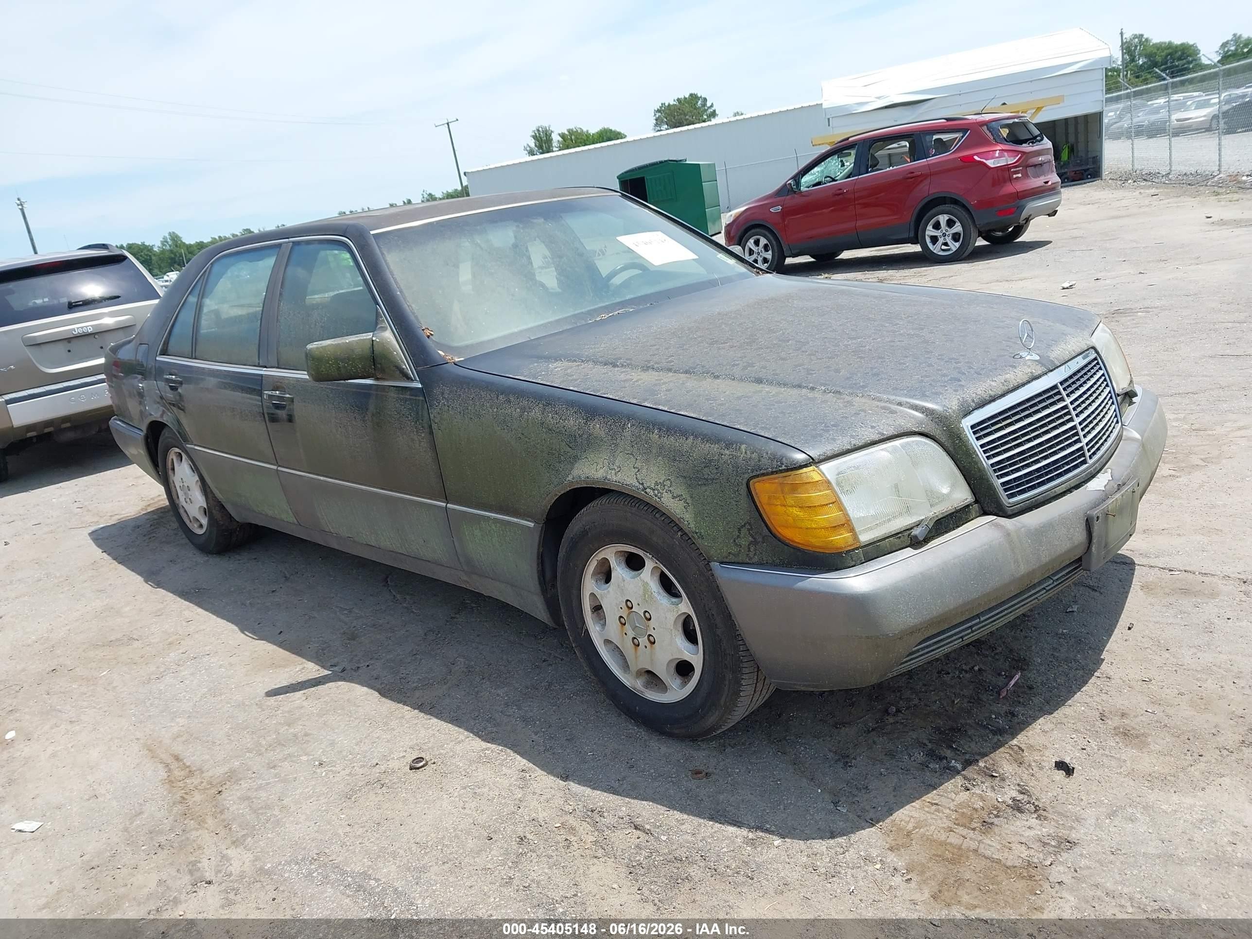 1993 Mercedes-Benz S 320, VIN WDBGA43E1PA104042 — Normal wear