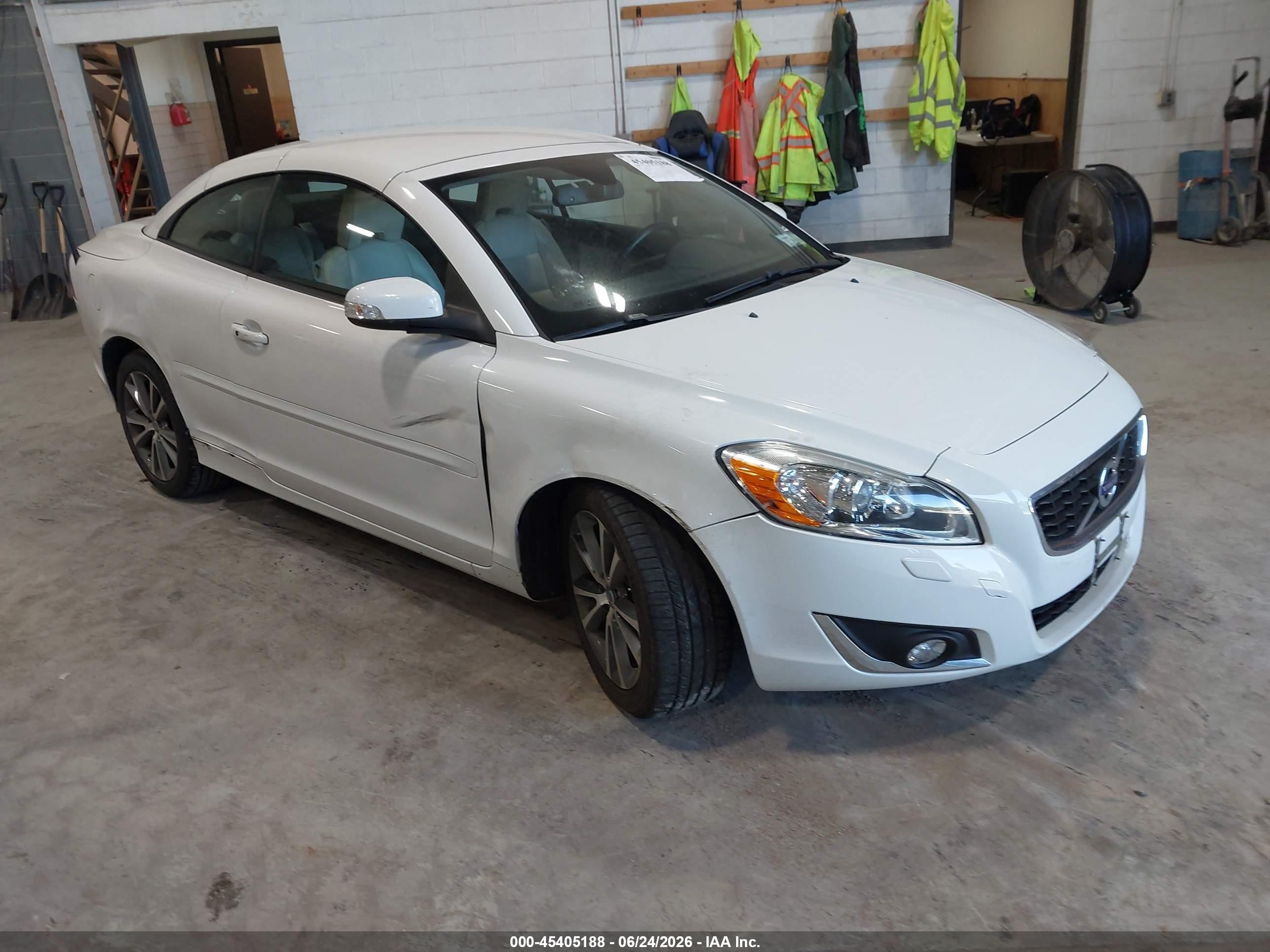 2013 Volvo C70 T5, VIN YV1672MCXDJ144123 — Undercarriage