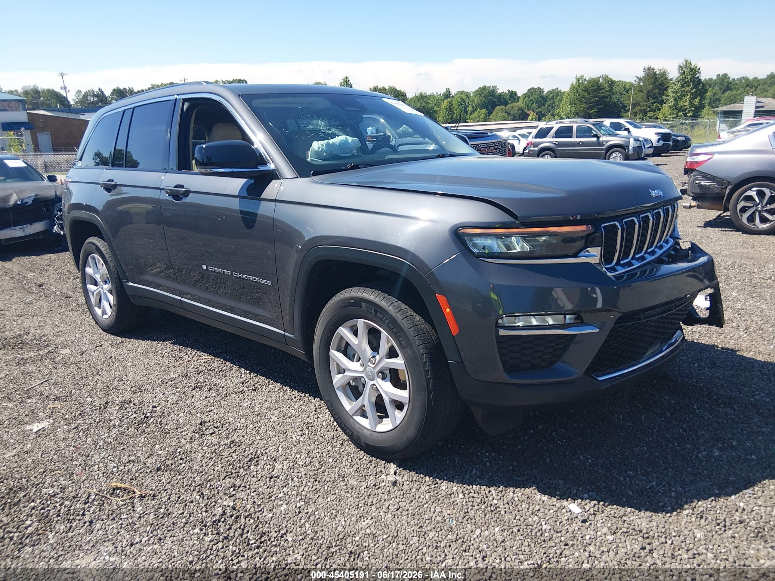 2022 Jeep Grand Cherokee Limited, VIN 1C4RJGBG5N8568020 — Front end