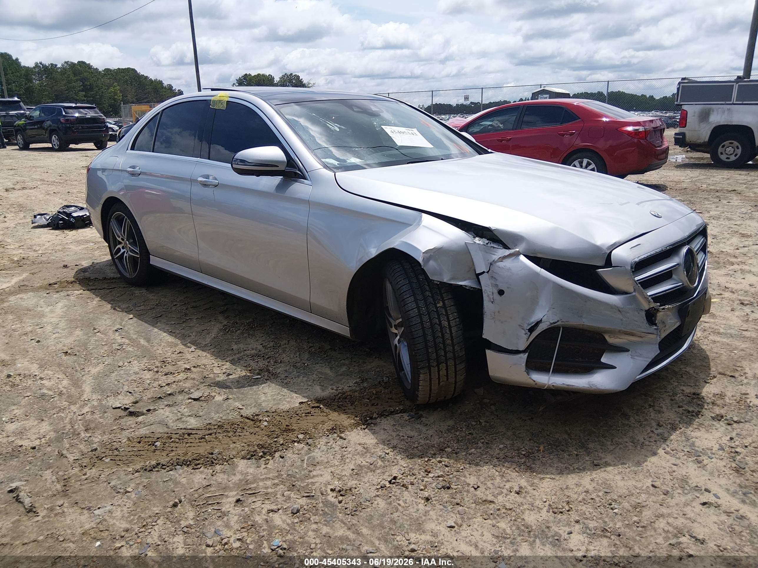 2019 Mercedes-Benz E 300, VIN WDDZF4JB8KA604914 — Перед