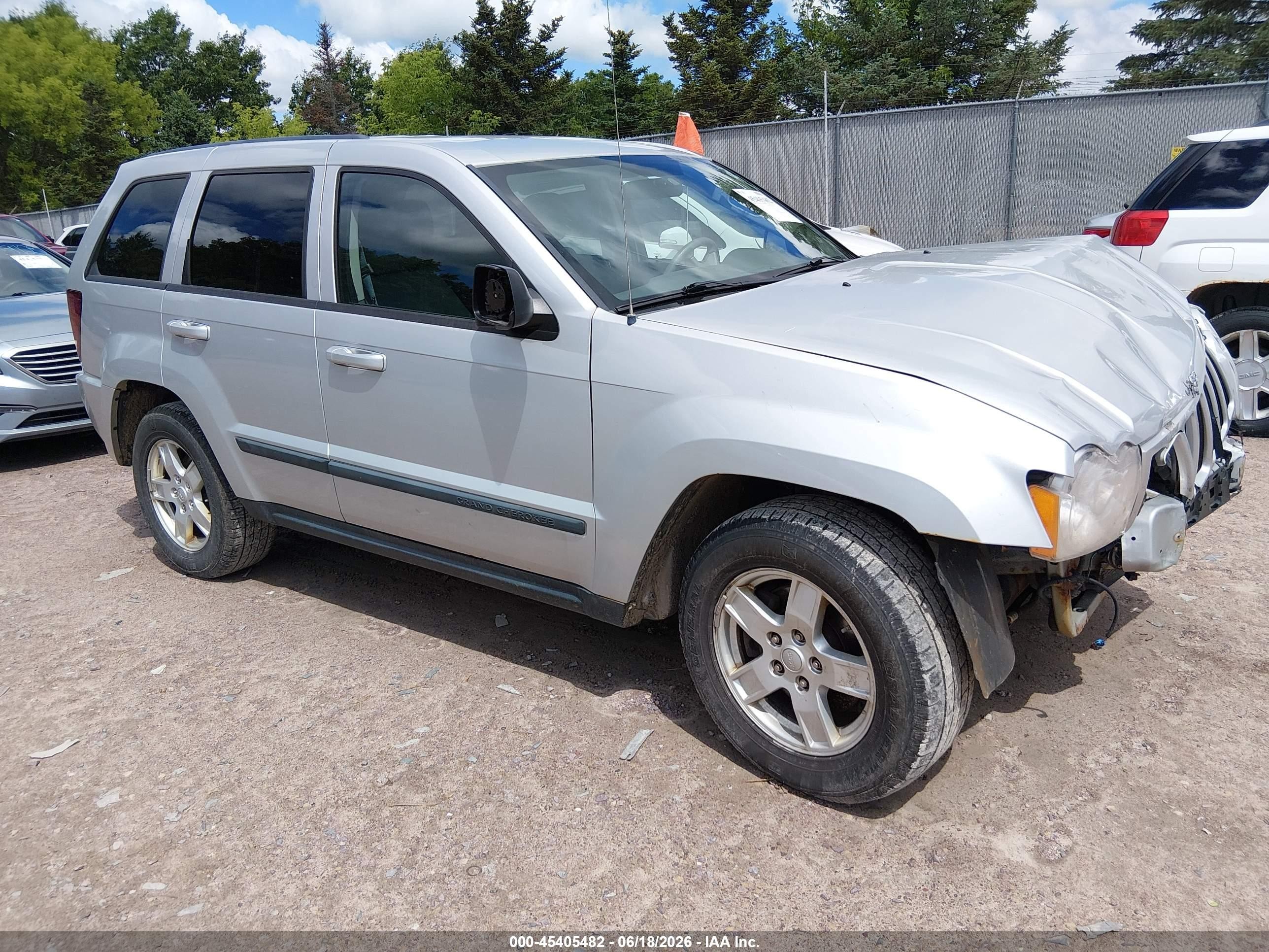 2007 Jeep Grand Cherokee Laredo, VIN 1J8GR48K47C585586 — Front end