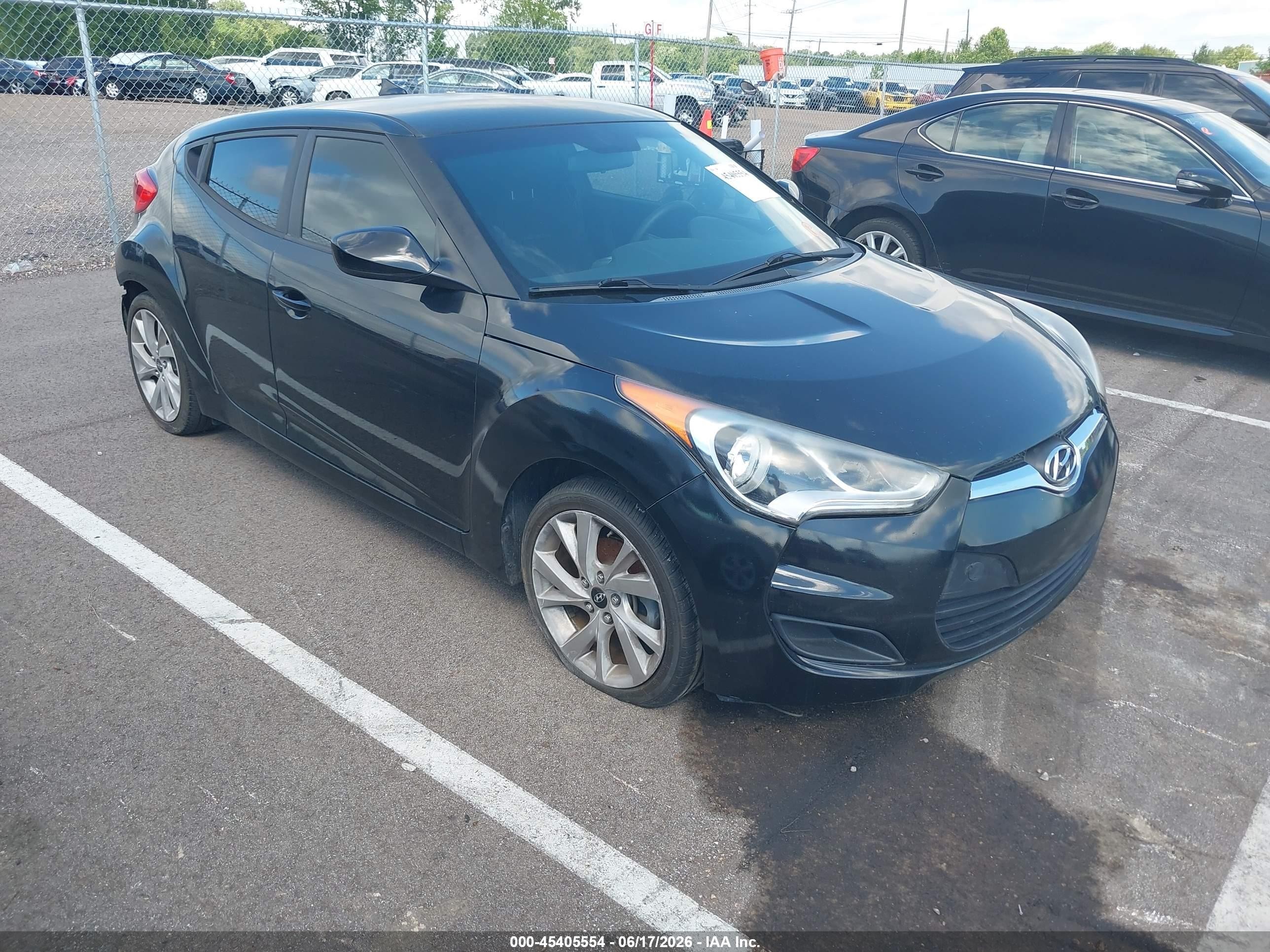 2016 Hyundai Veloster, VIN KMHTC6AD5GU274687 — Rear end