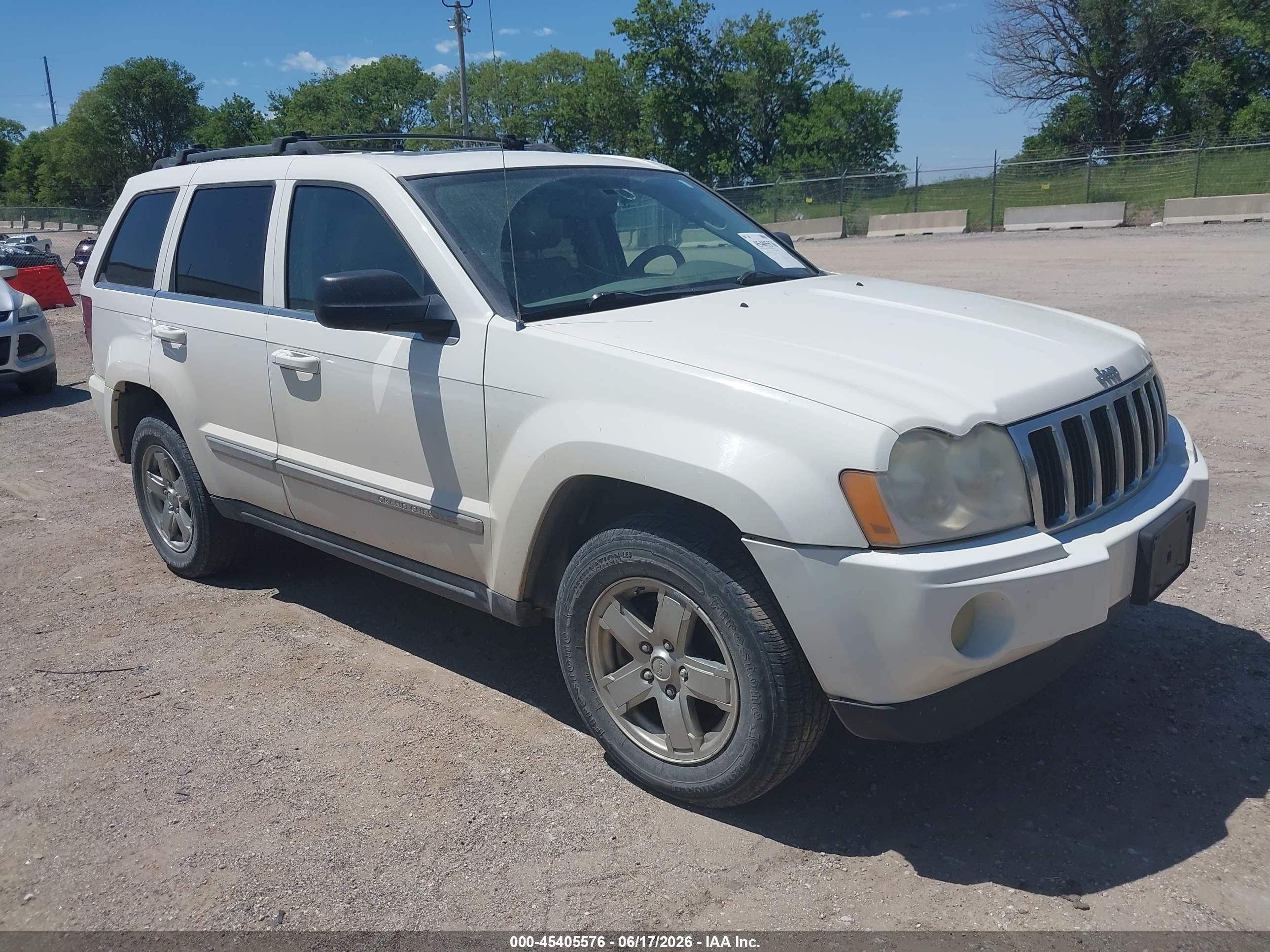 2005 Jeep Grand Cherokee Limited, VIN 1J4HR58NX5C622627 — Rear end
