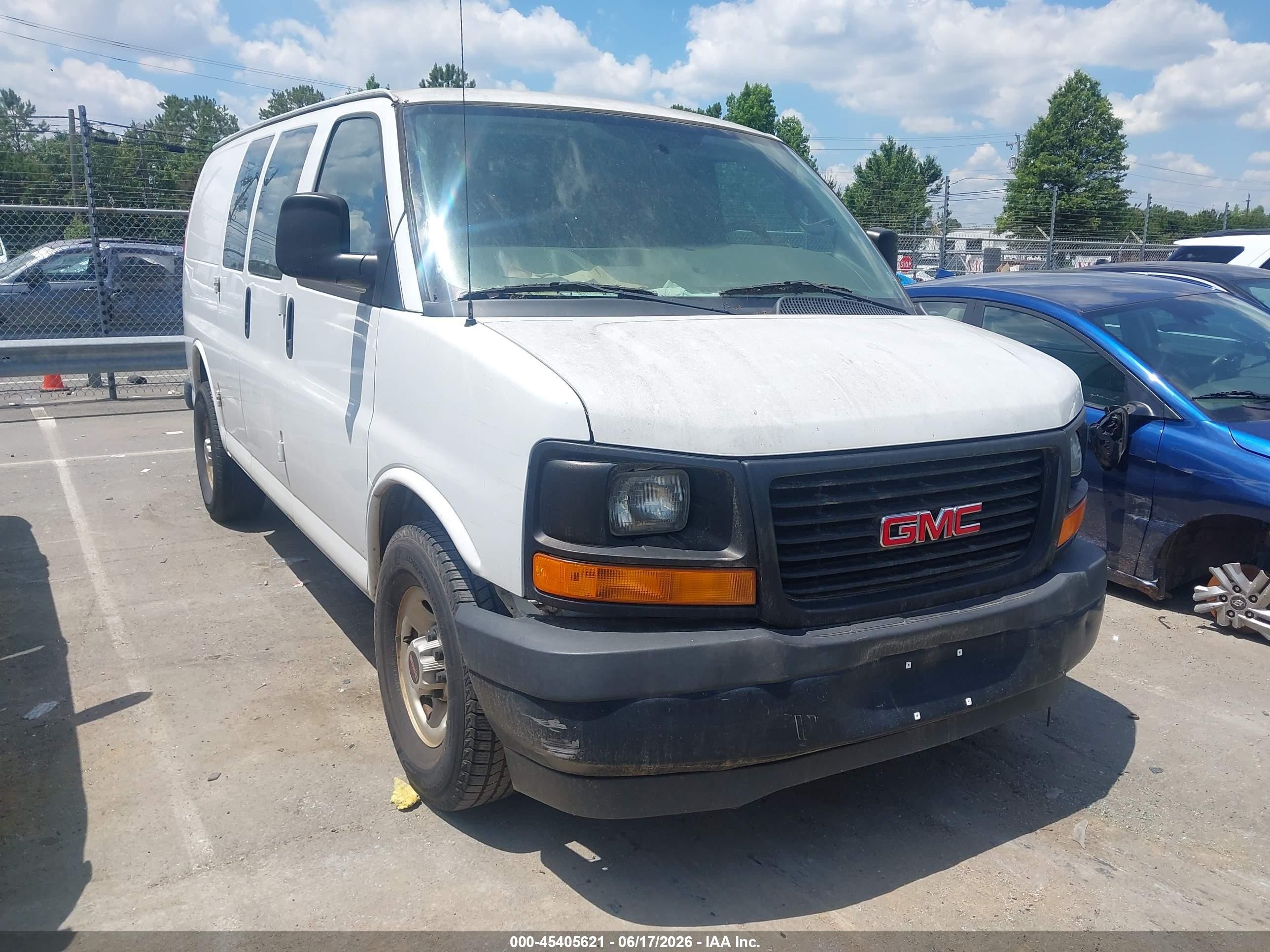 2017 GMC Savana Cargo, VIN 1GTW7AFF9H1337943 — Normal wear