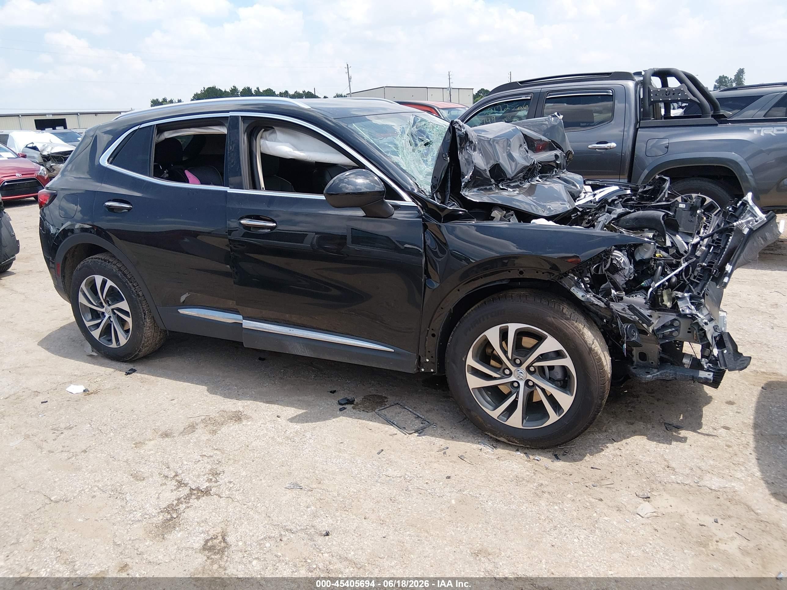 2023 Buick Envision Essence, VIN LRBFZNR48PD055820 — Перед