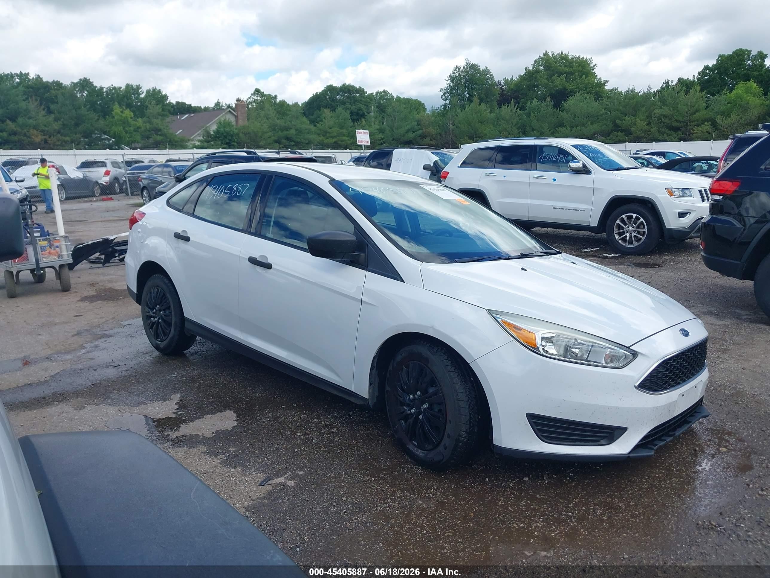 2015 Ford Focus S, VIN 1FADP3E29FL323095 — Side