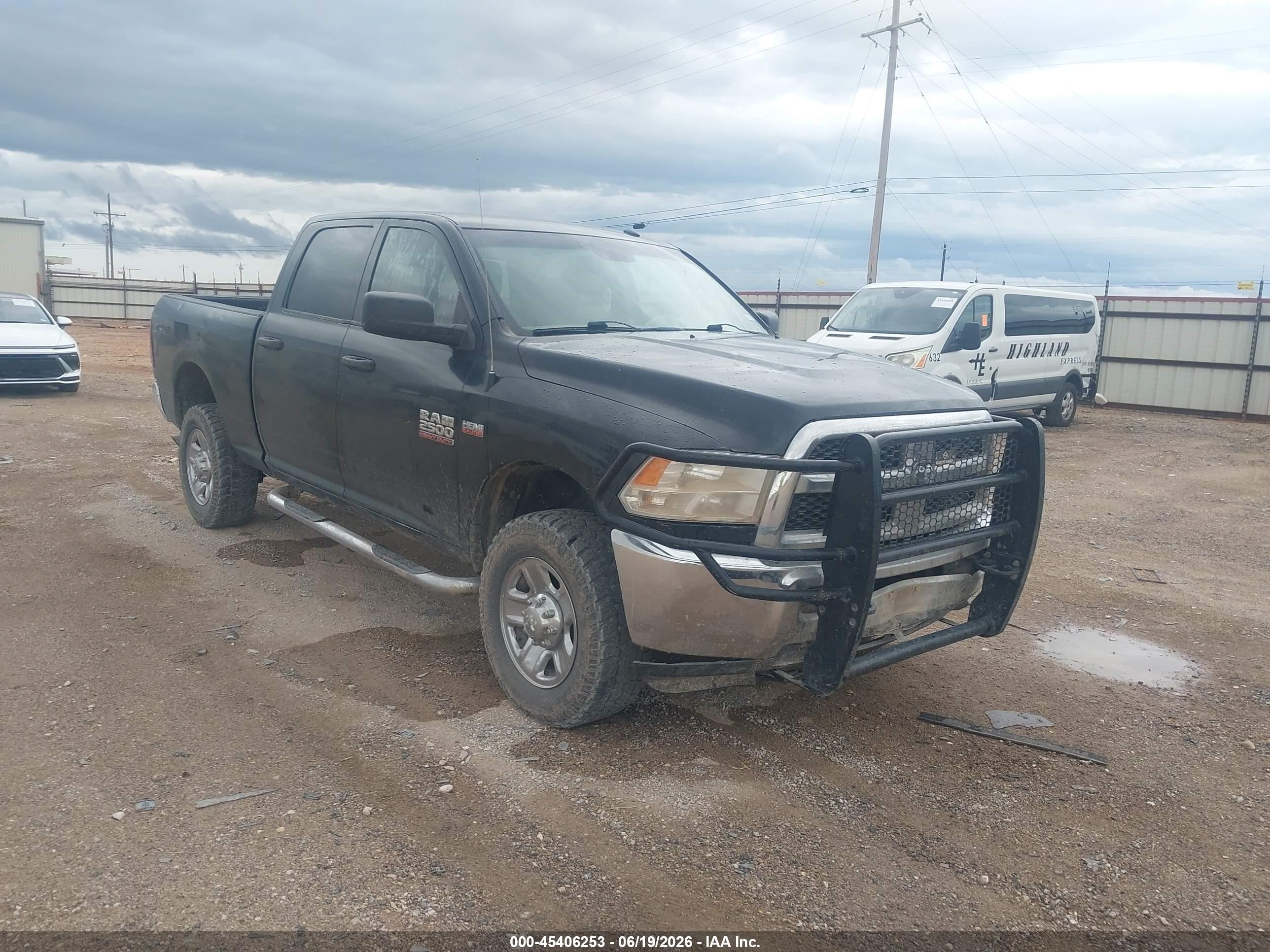 2016 Ram 2500 Tradesman, VIN 3C6UR5CJXGG147819 — Front end