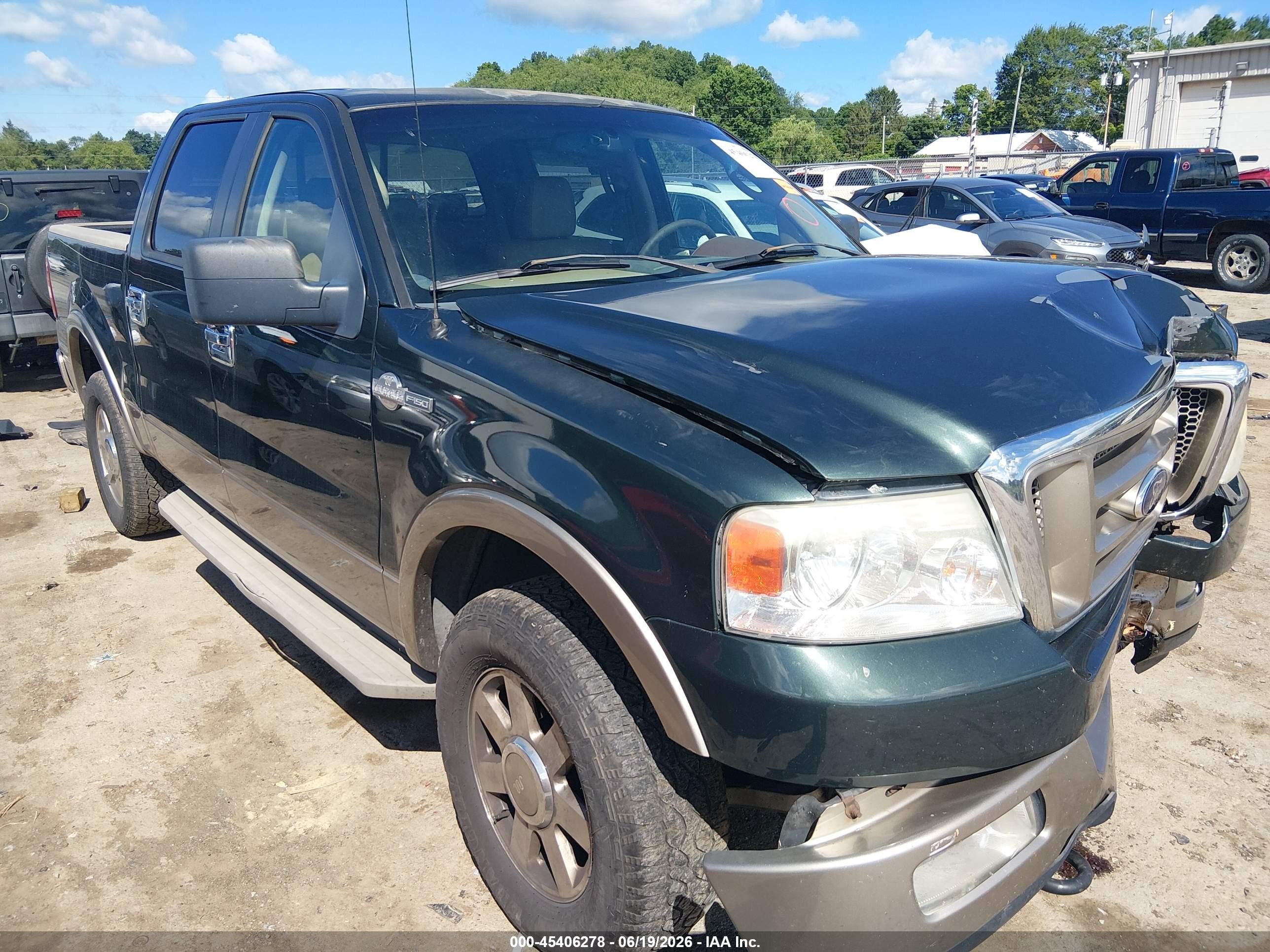 2005 Ford F-150 XLT, VIN 1FTPW14565KF16142 — Front end