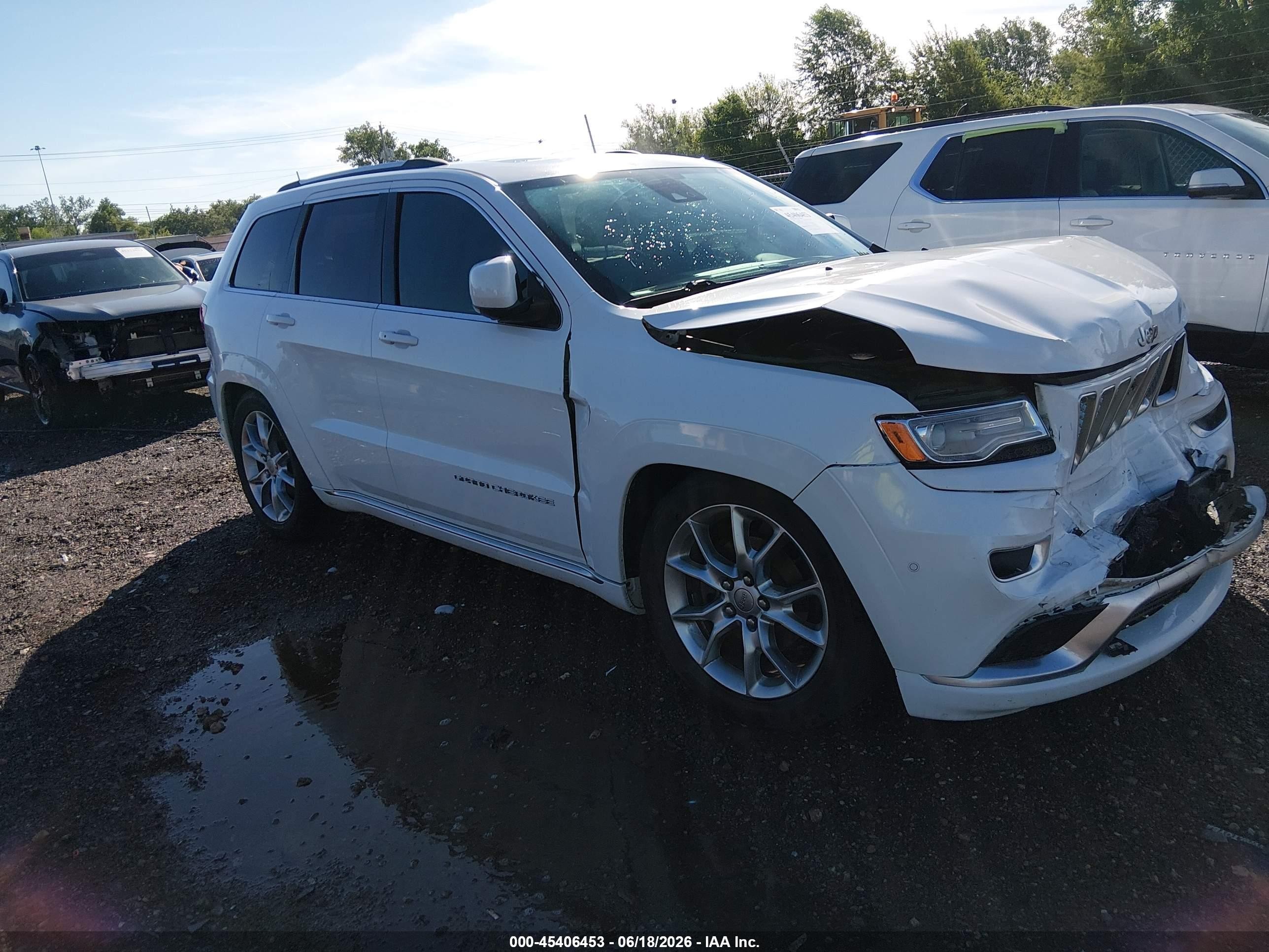 2016 Jeep Grand Cherokee Summit, VIN 1C4RJFJG8GC318637 — Front end