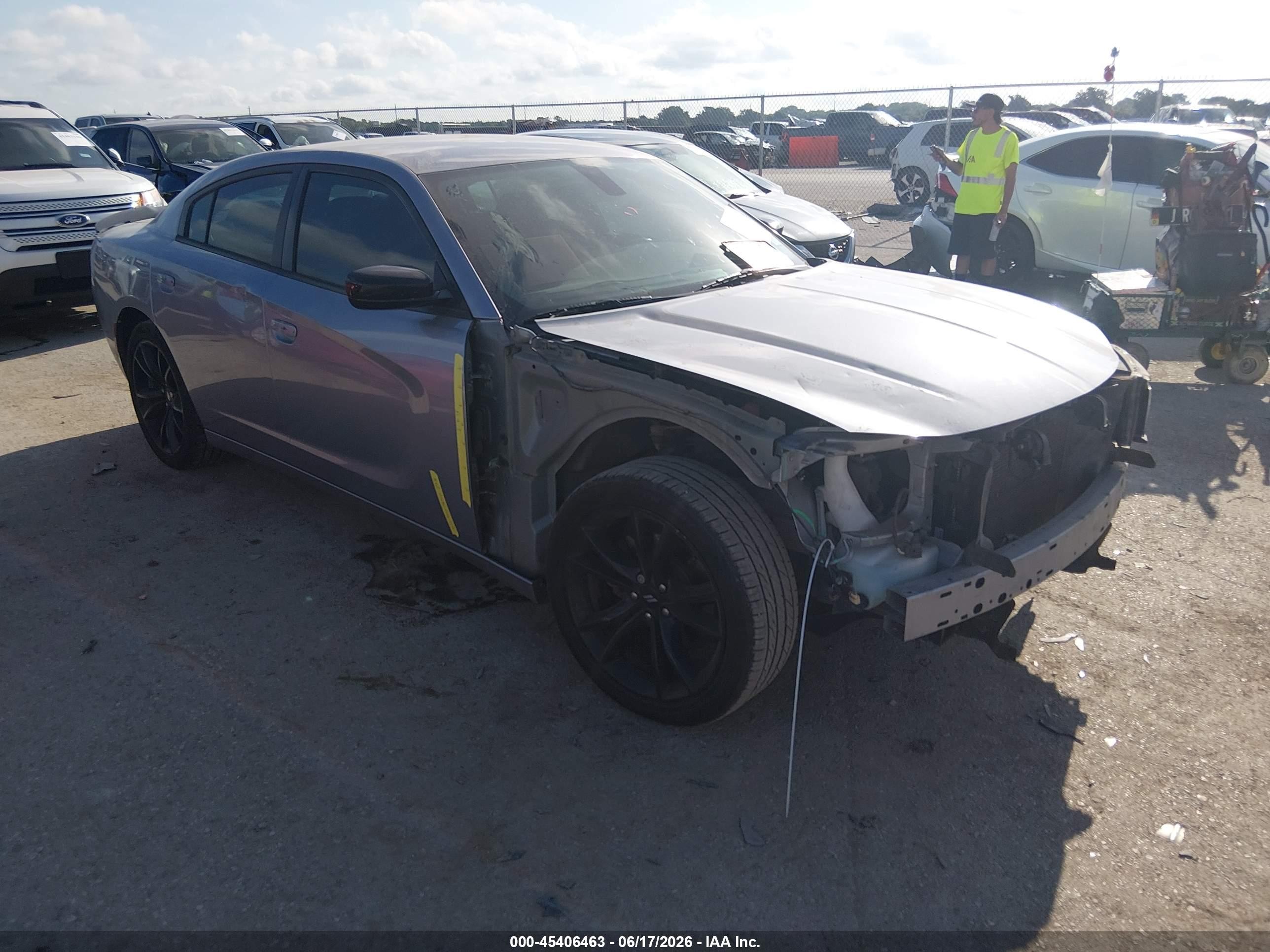 2017 Dodge Charger SE, VIN 2C3CDXBG5HH557048 — Front end