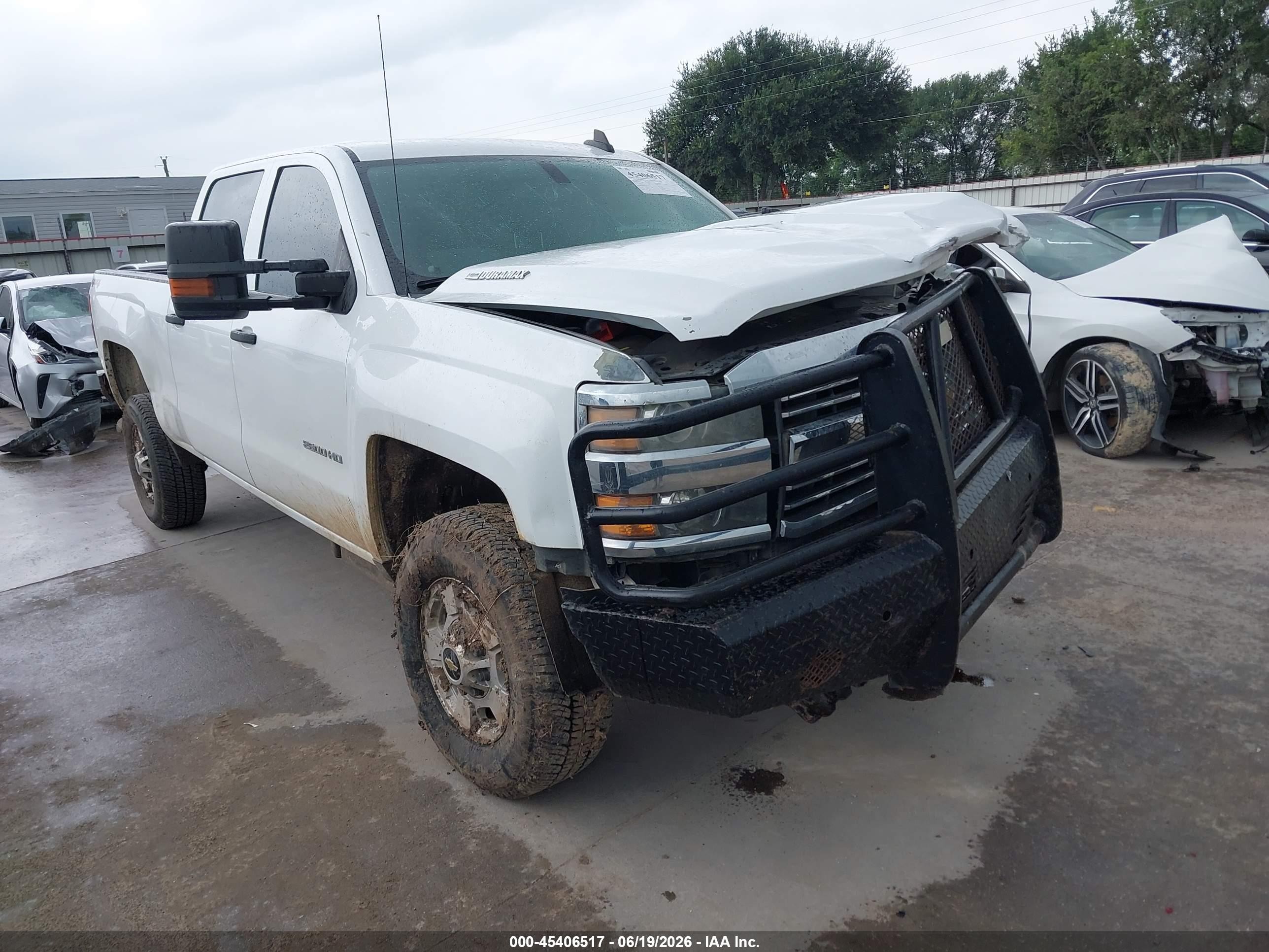 2015 Chevrolet Silverado 2500HD Work Truck, VIN 1GC1KUE8XFF511998 — Side