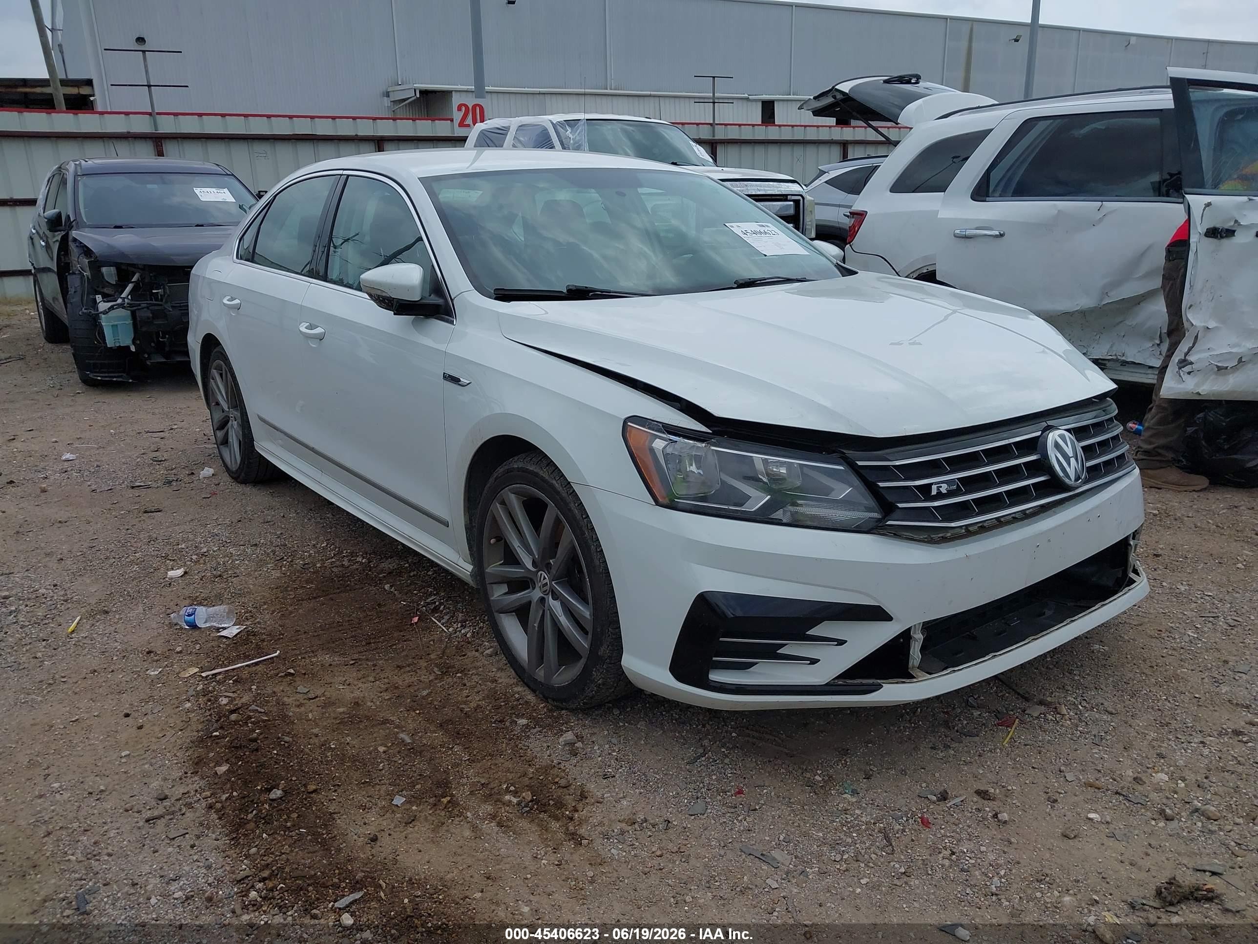 2017 Volkswagen Passat R-Line, VIN 1VWDT7A38HC076129 — Front end