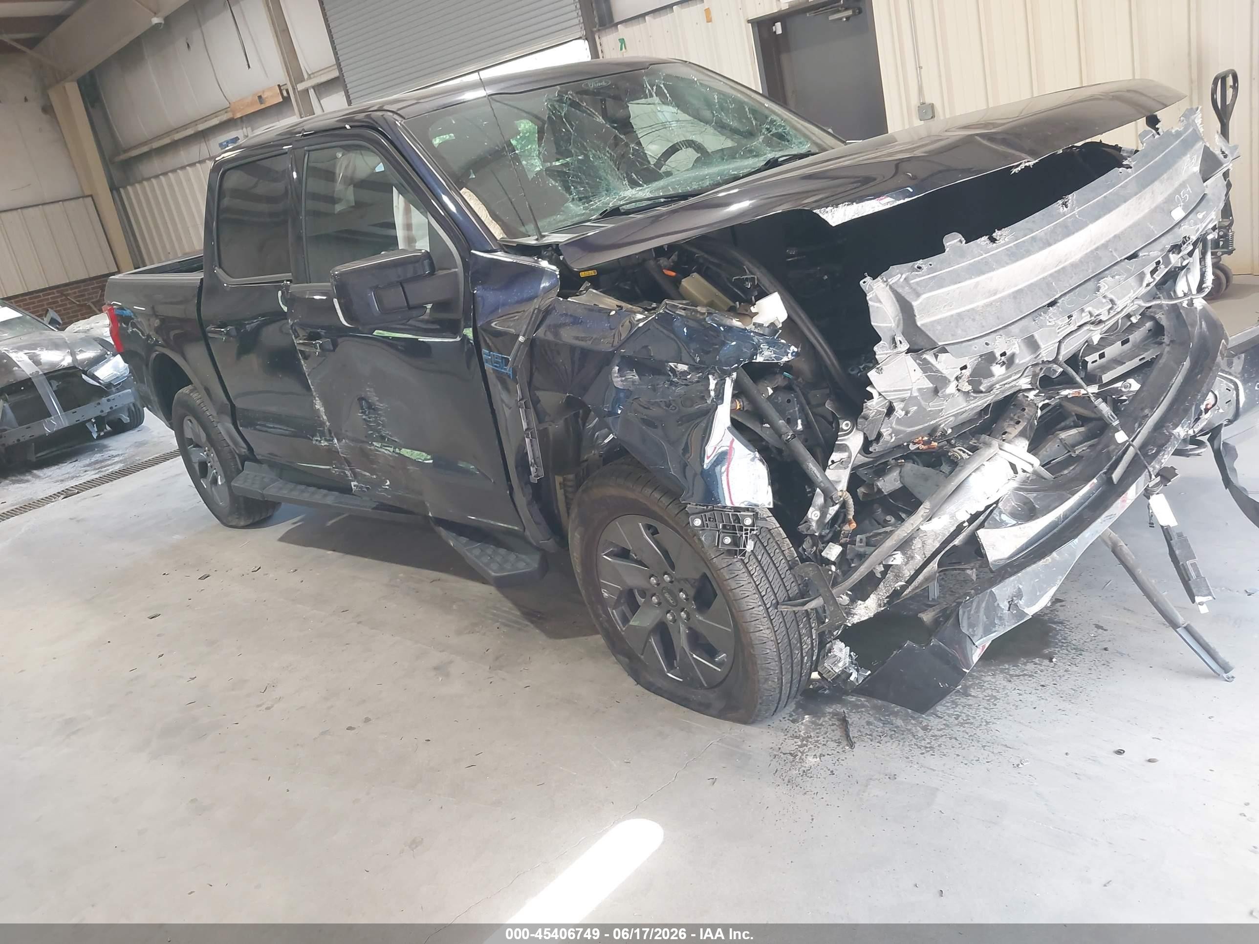 2024 Ford F-150 Lightning Lariat, VIN 1FT6W5L73RWG05767 — Front end