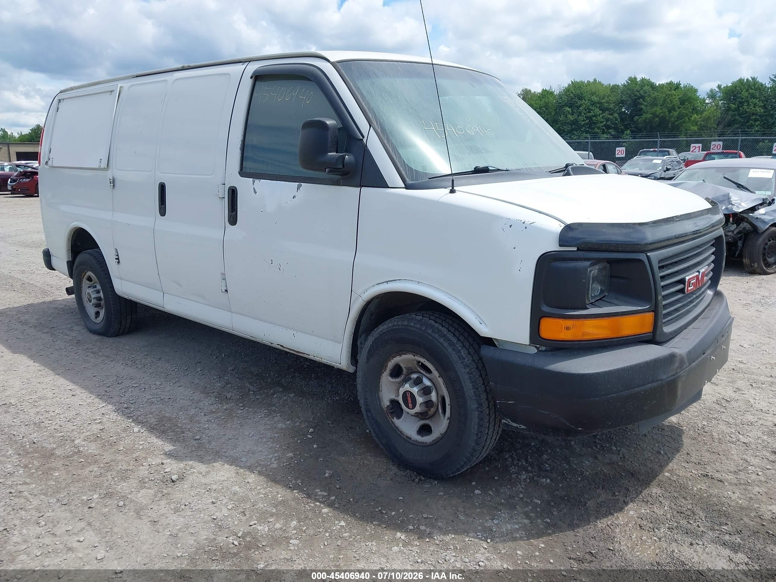 2011 GMC Savana Cargo, VIN 1GTZ7TFG7B1184682 — Front end