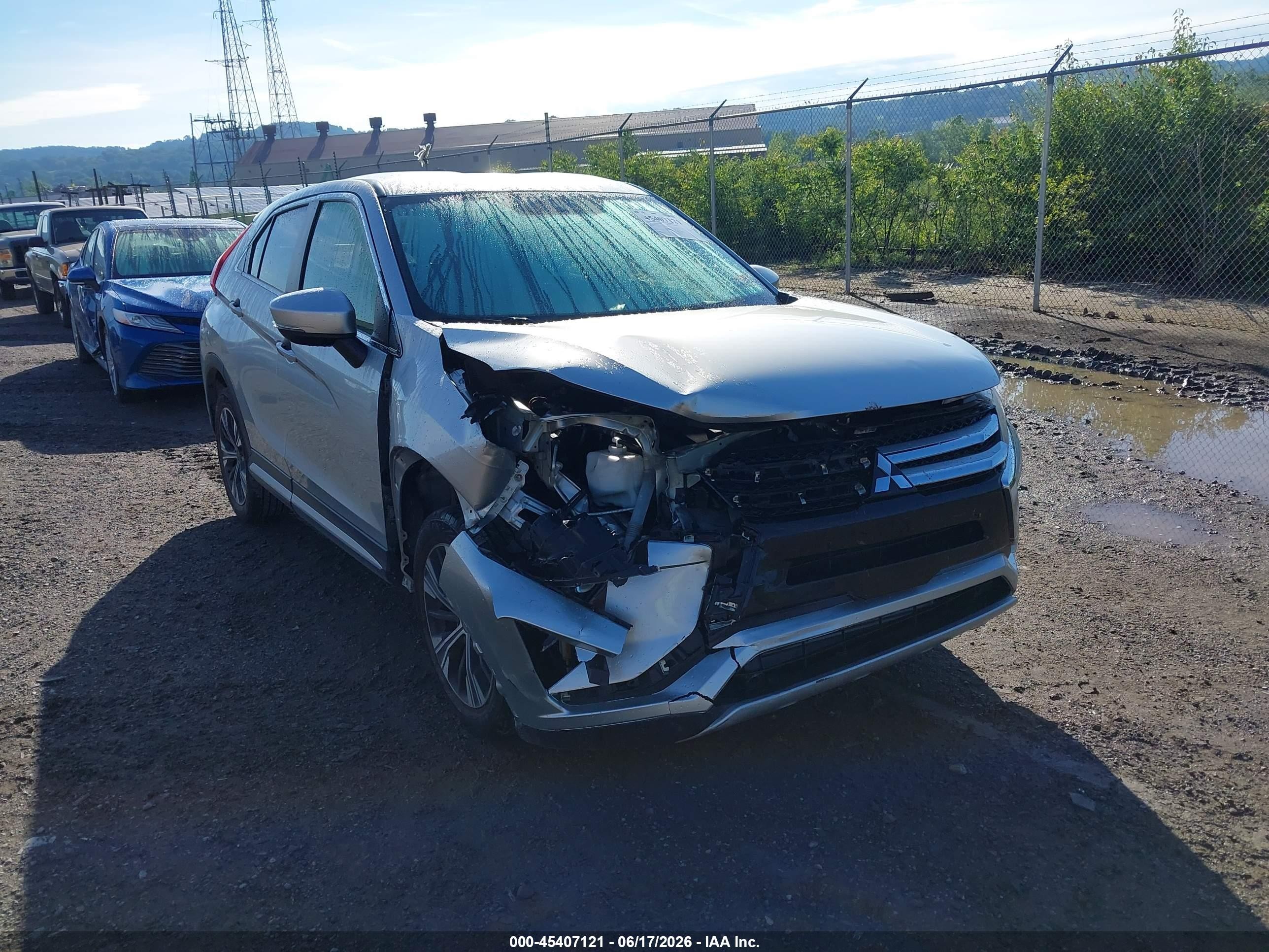 2018 Mitsubishi Eclipse Cross SE, VIN JA4AT5AA5JZ040971 — Front end