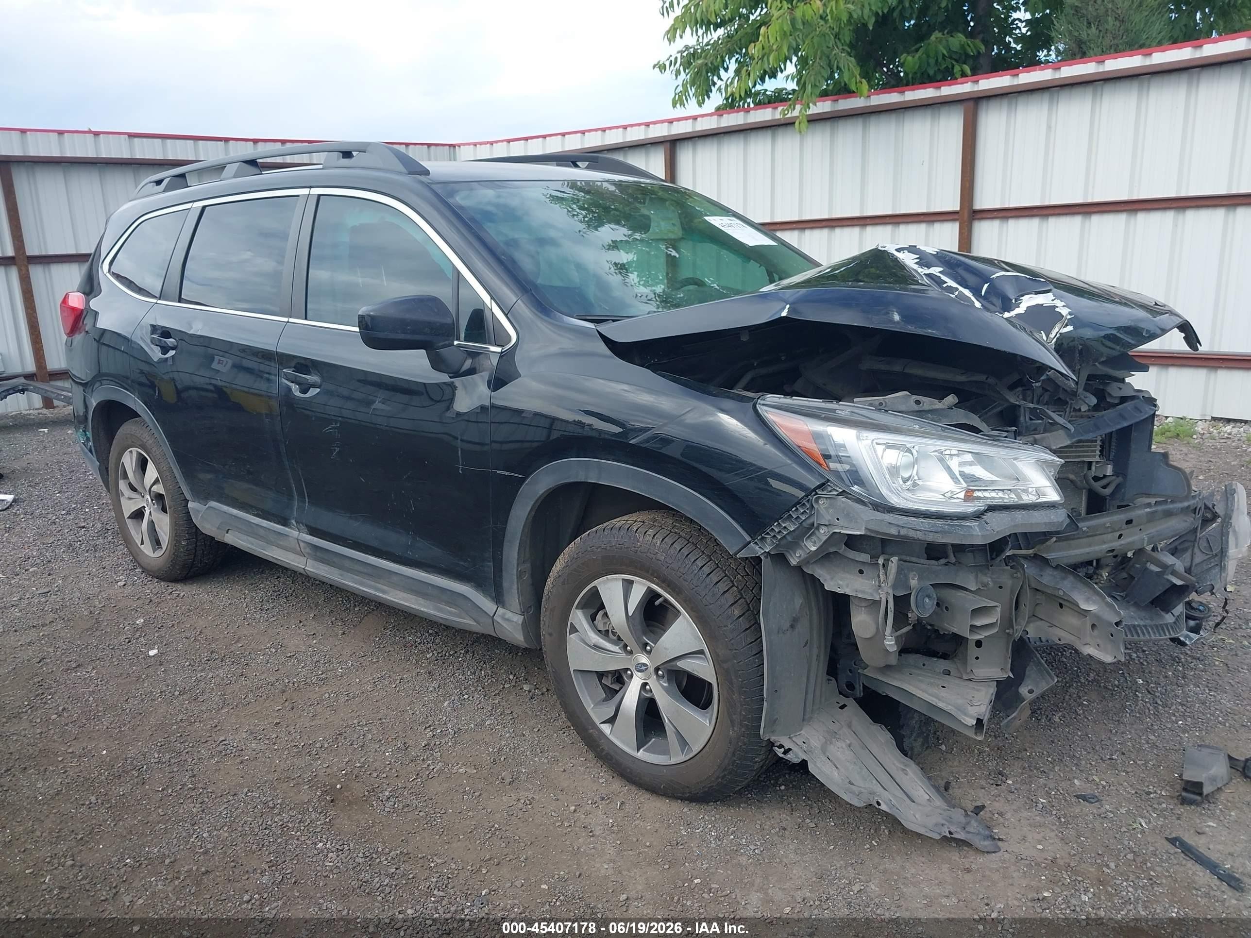 2020 Subaru Ascent Premium, VIN 4S4WMACD6L3421335 — Front end