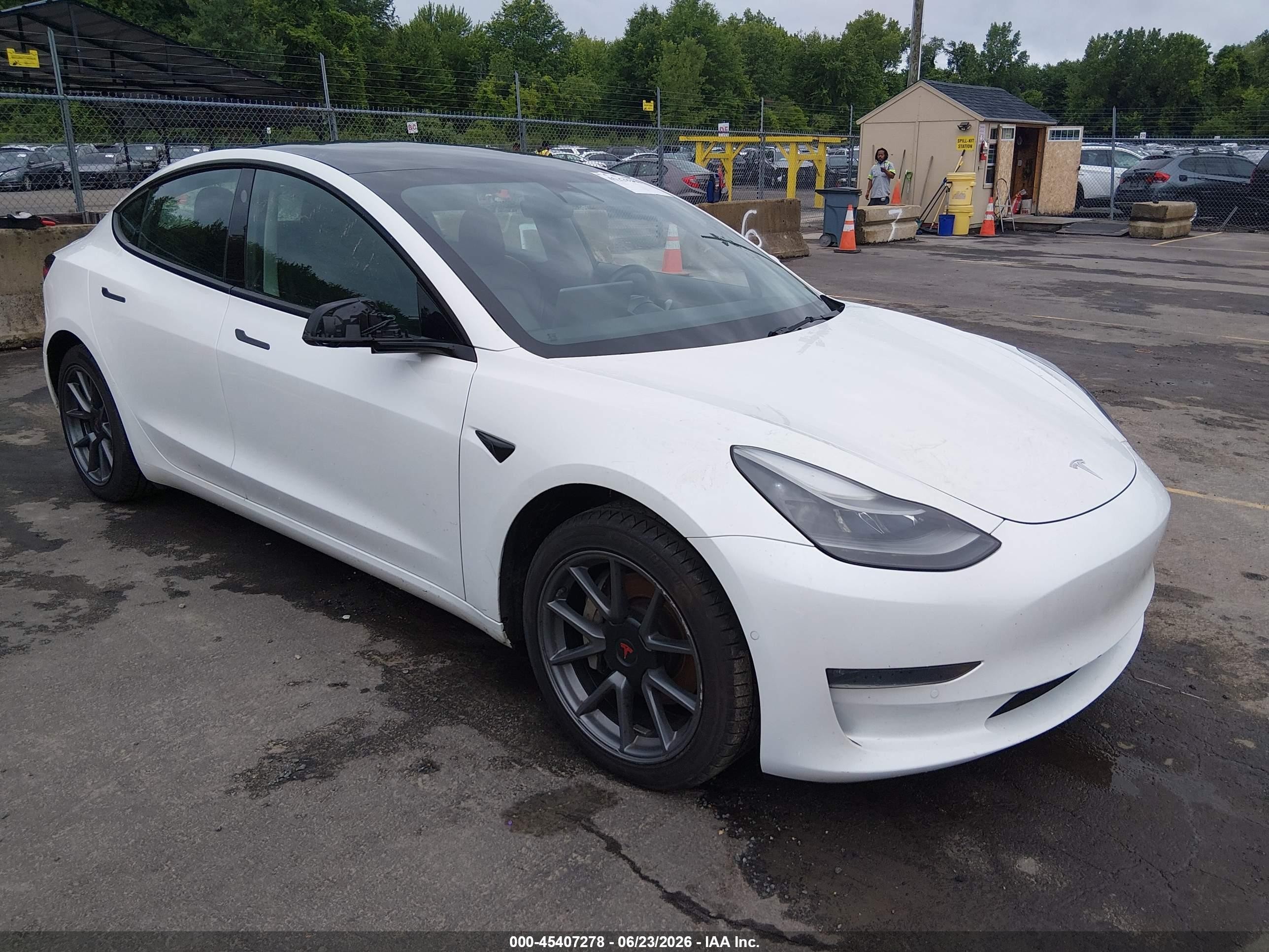 2022 Tesla Model 3 Long Range, VIN 5YJ3E1EBXNF121948 — Roof