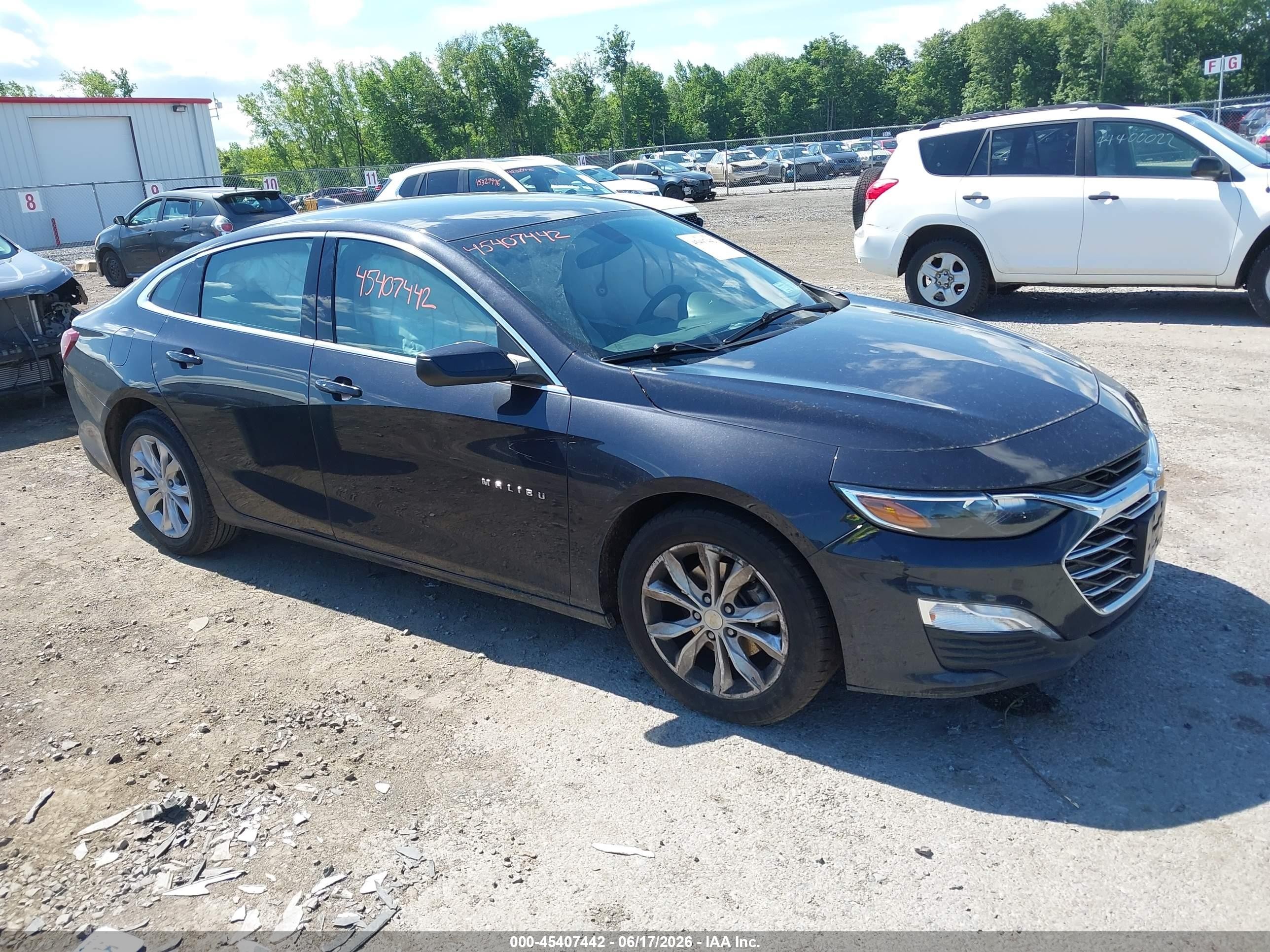 2022 Chevrolet Malibu LT, VIN 1G1ZD5ST9NF113572 — Side