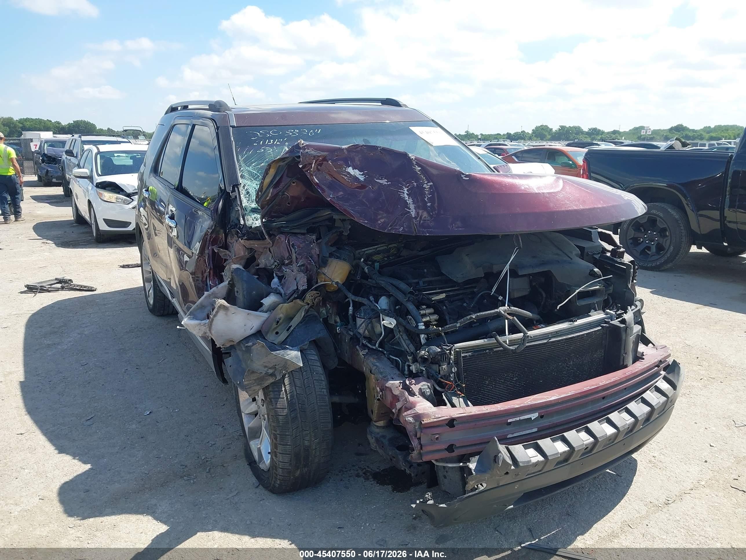 2011 Ford Explorer Limited, VIN 1FMHK8F80BGA49505 — Перед